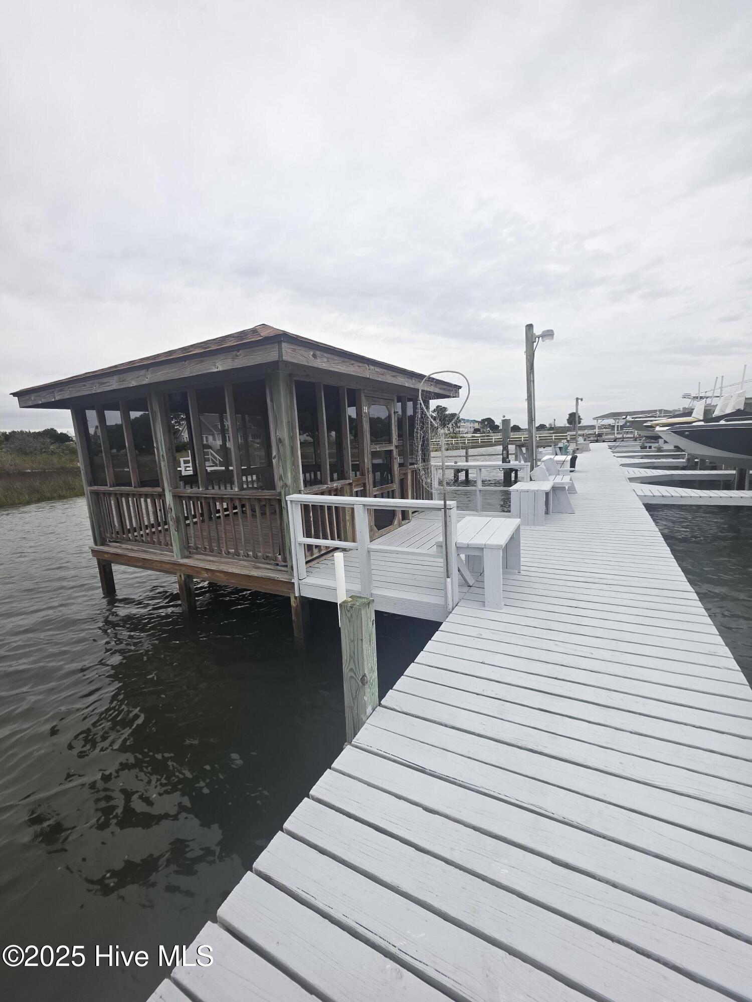 100535825 | Photo 16