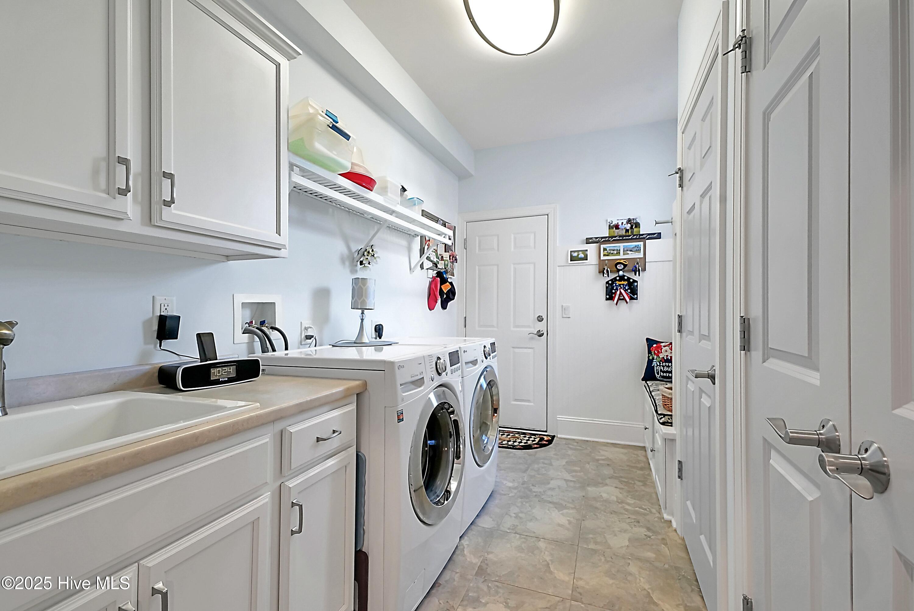 100557169 | Photo 25