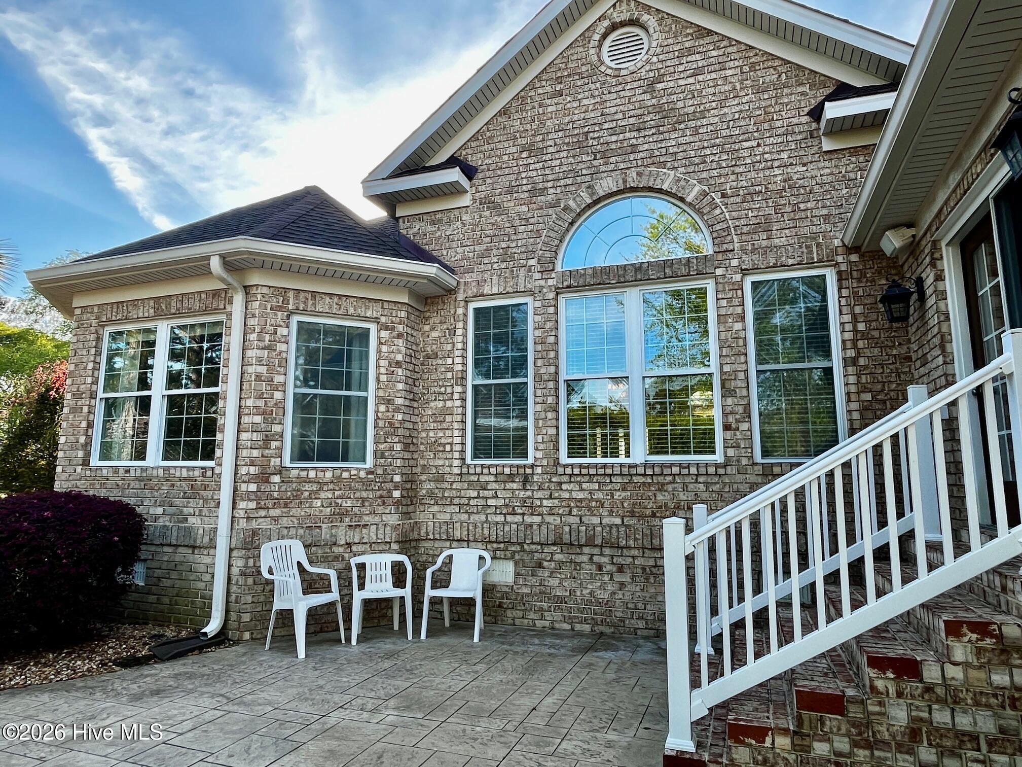 100566129 | Photo 44