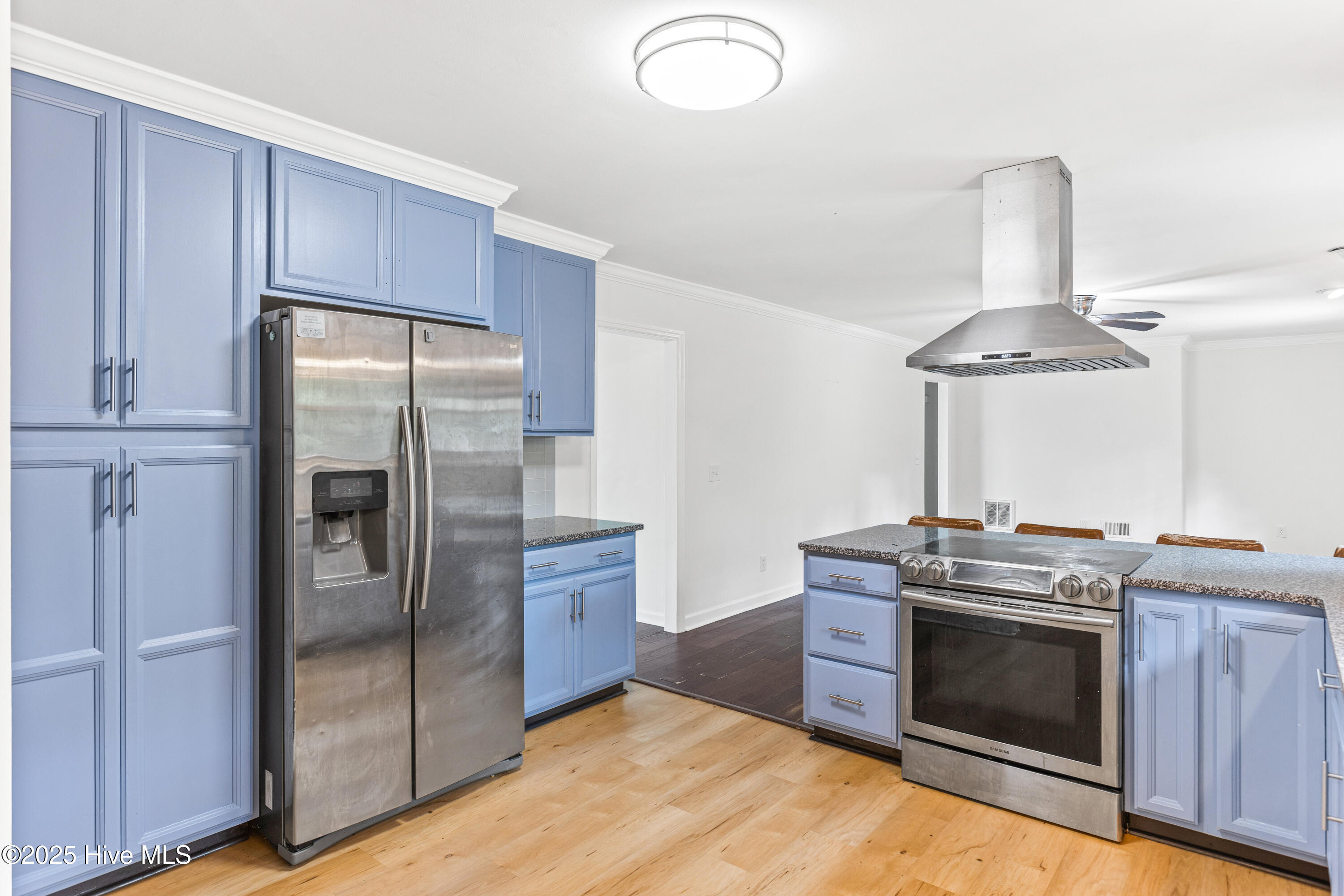 100517088 | Photo 13