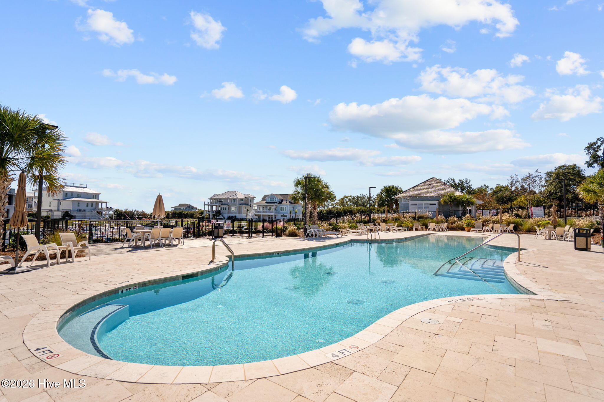 100561324 | Photo 40