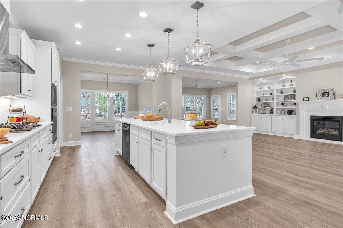 100524155 | Photo 19