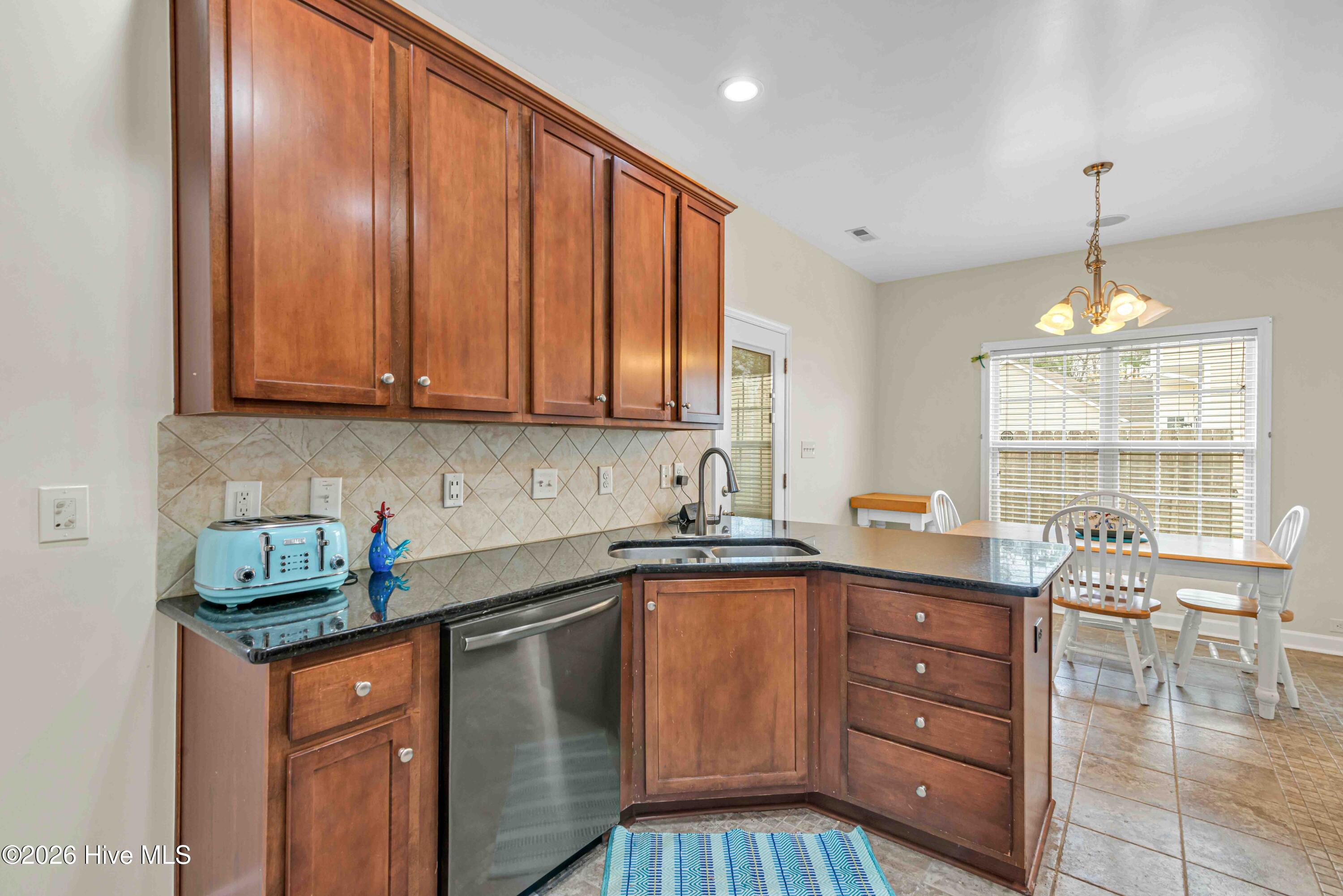 100557522 | Photo 14