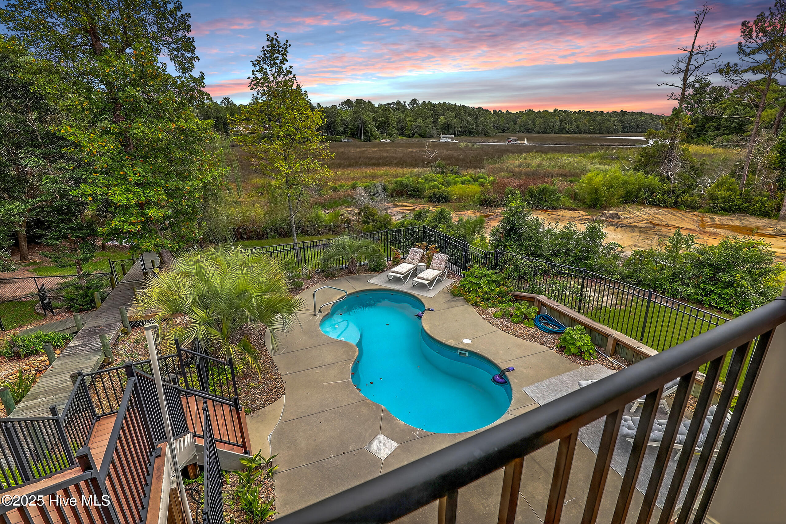 100527488 | Photo 68