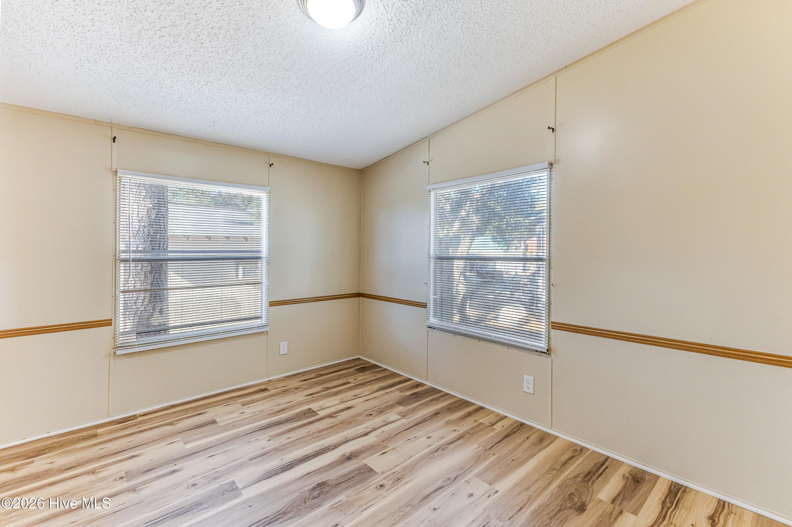 100564179 | Photo 23