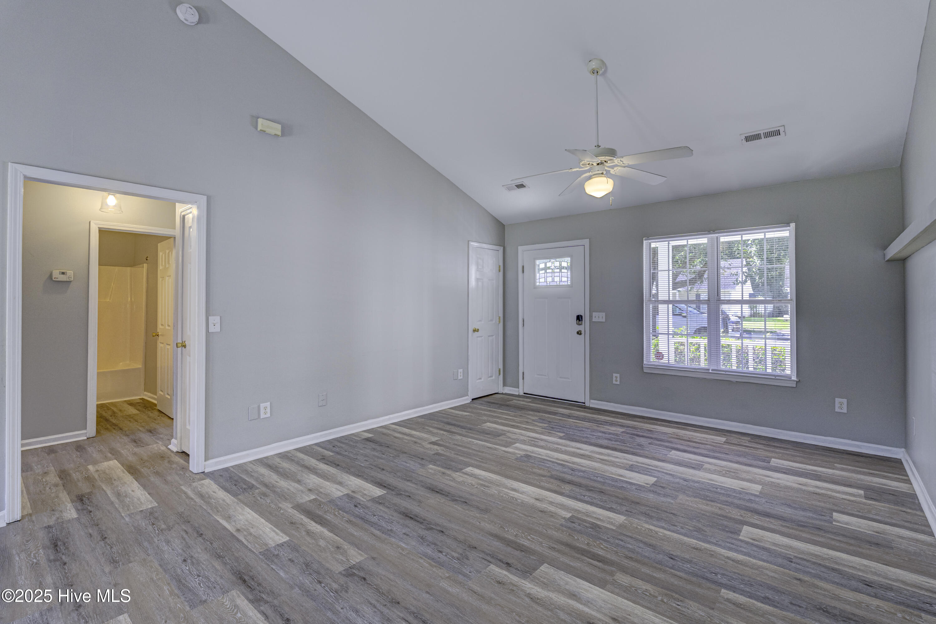 100531286 | Photo 13