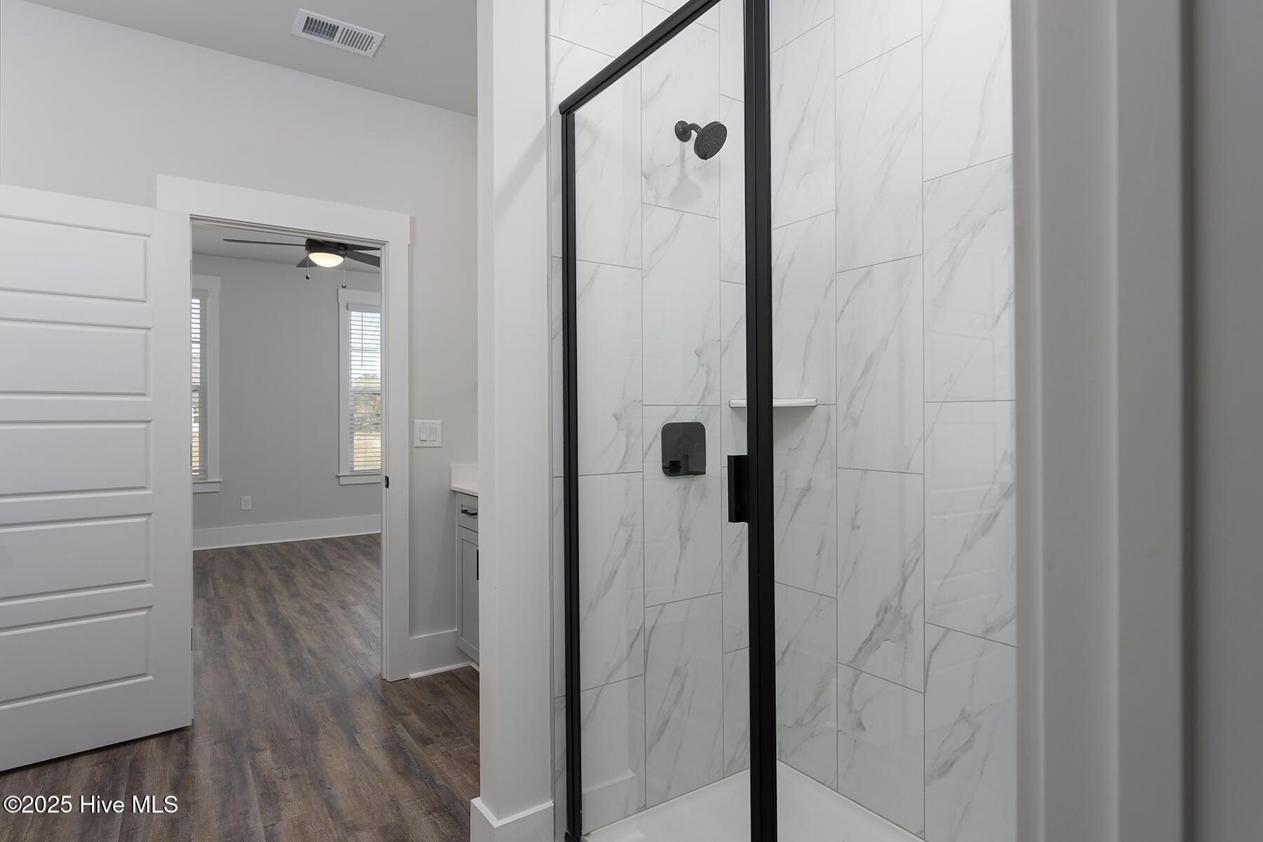 100506464 | Photo 18