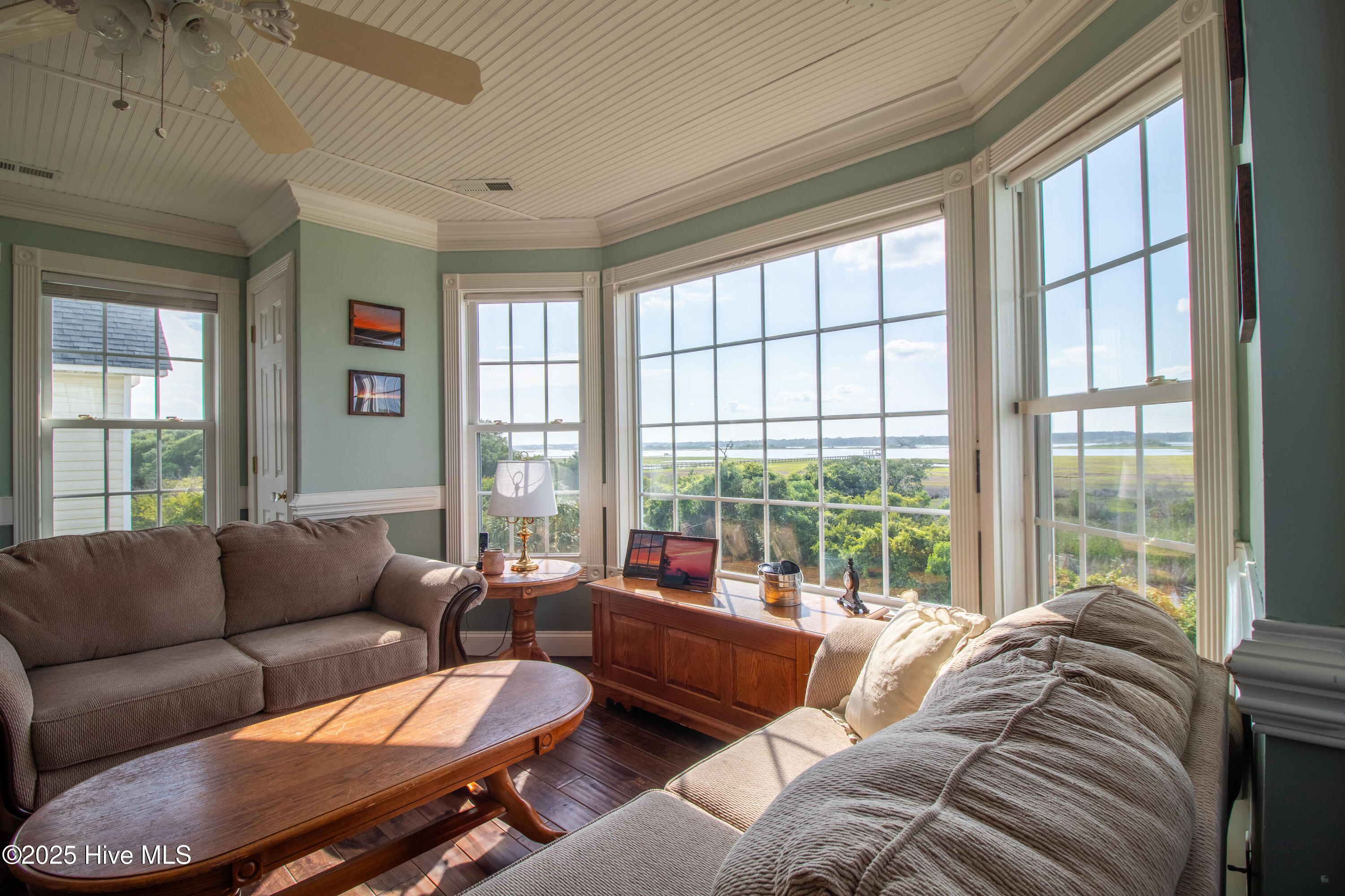 100535600 | Photo 12