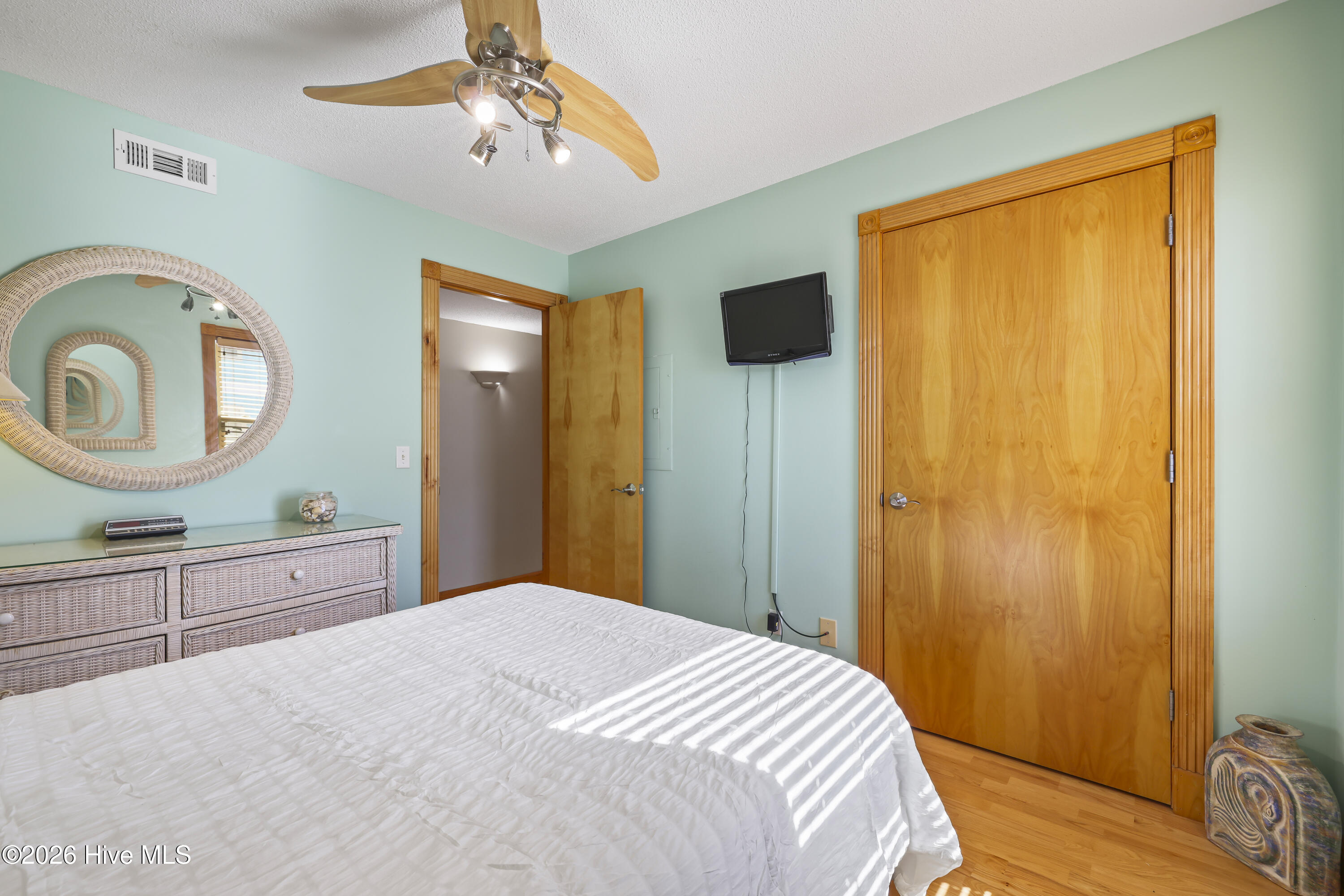 100552115 | Photo 29