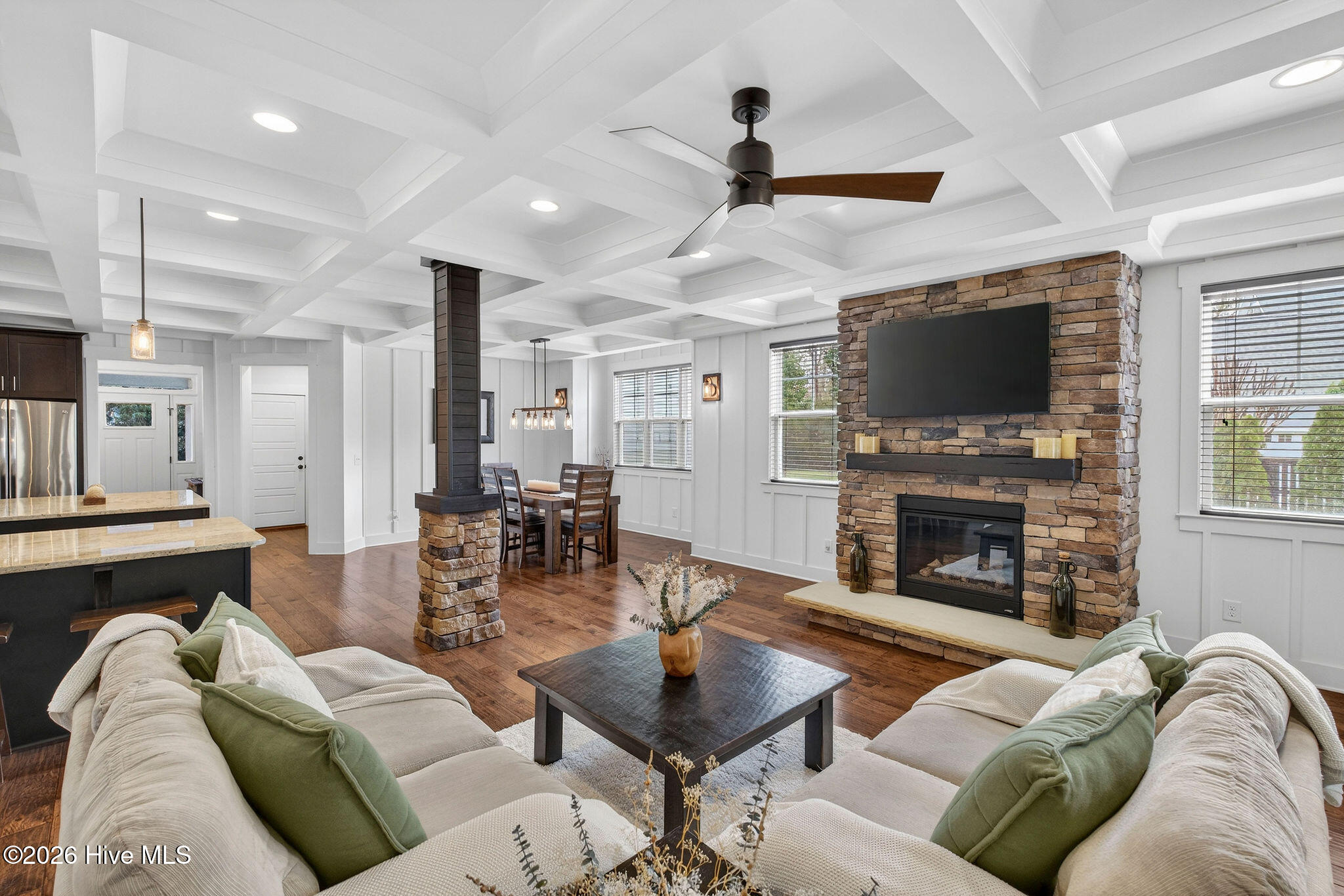 100561102 | Photo 19