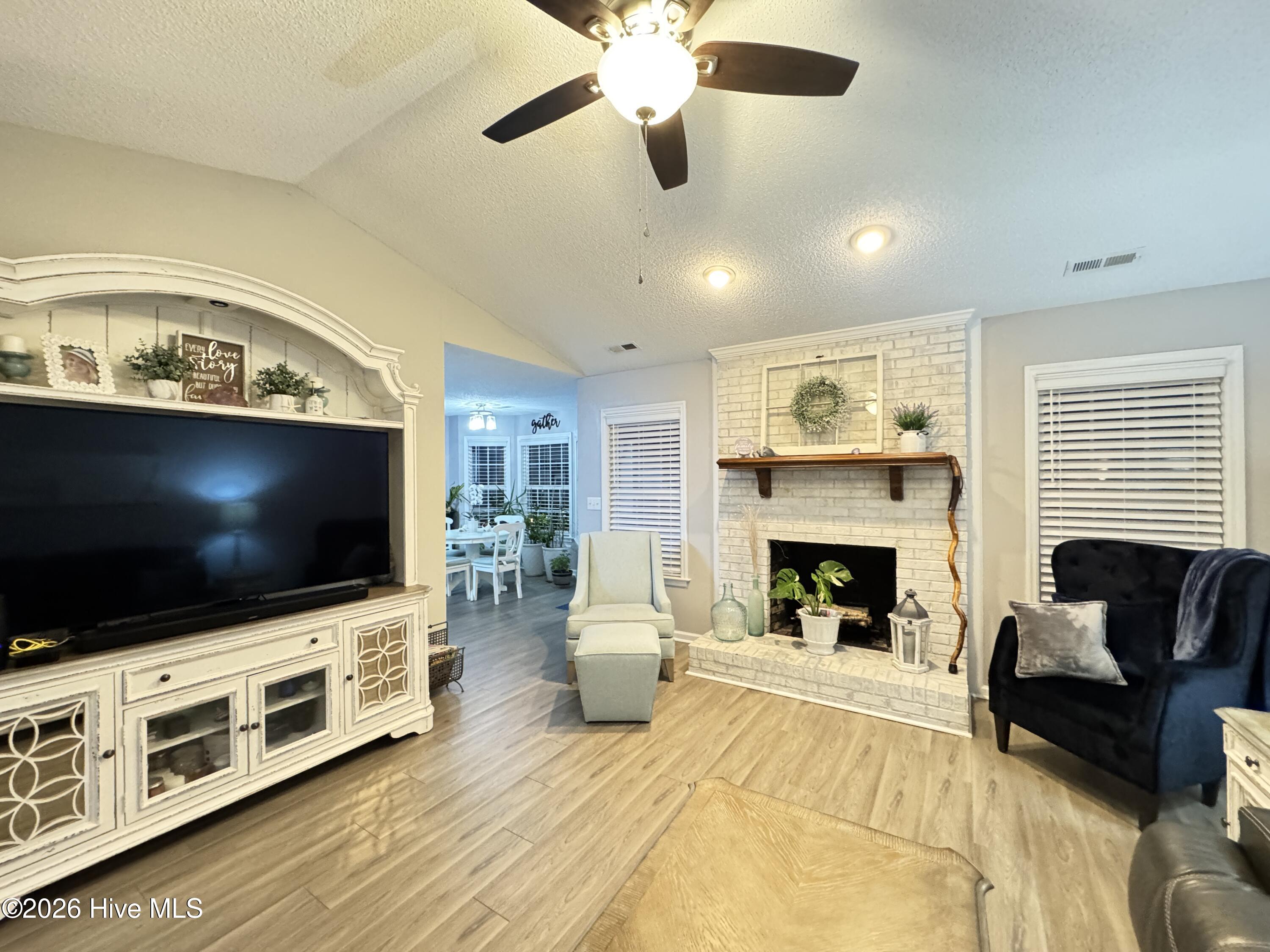 100551352 | Photo 10