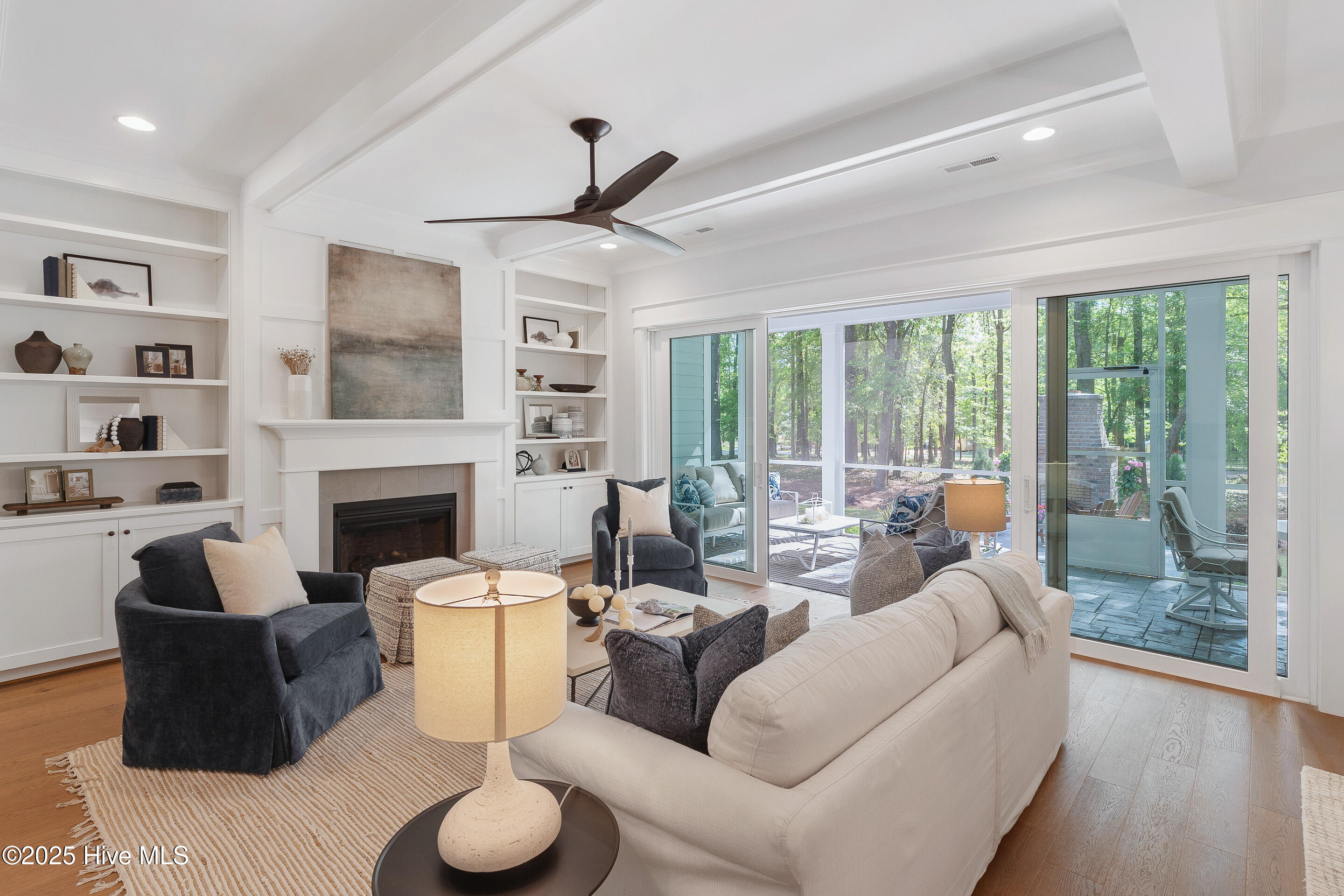 100487716 | Photo 16