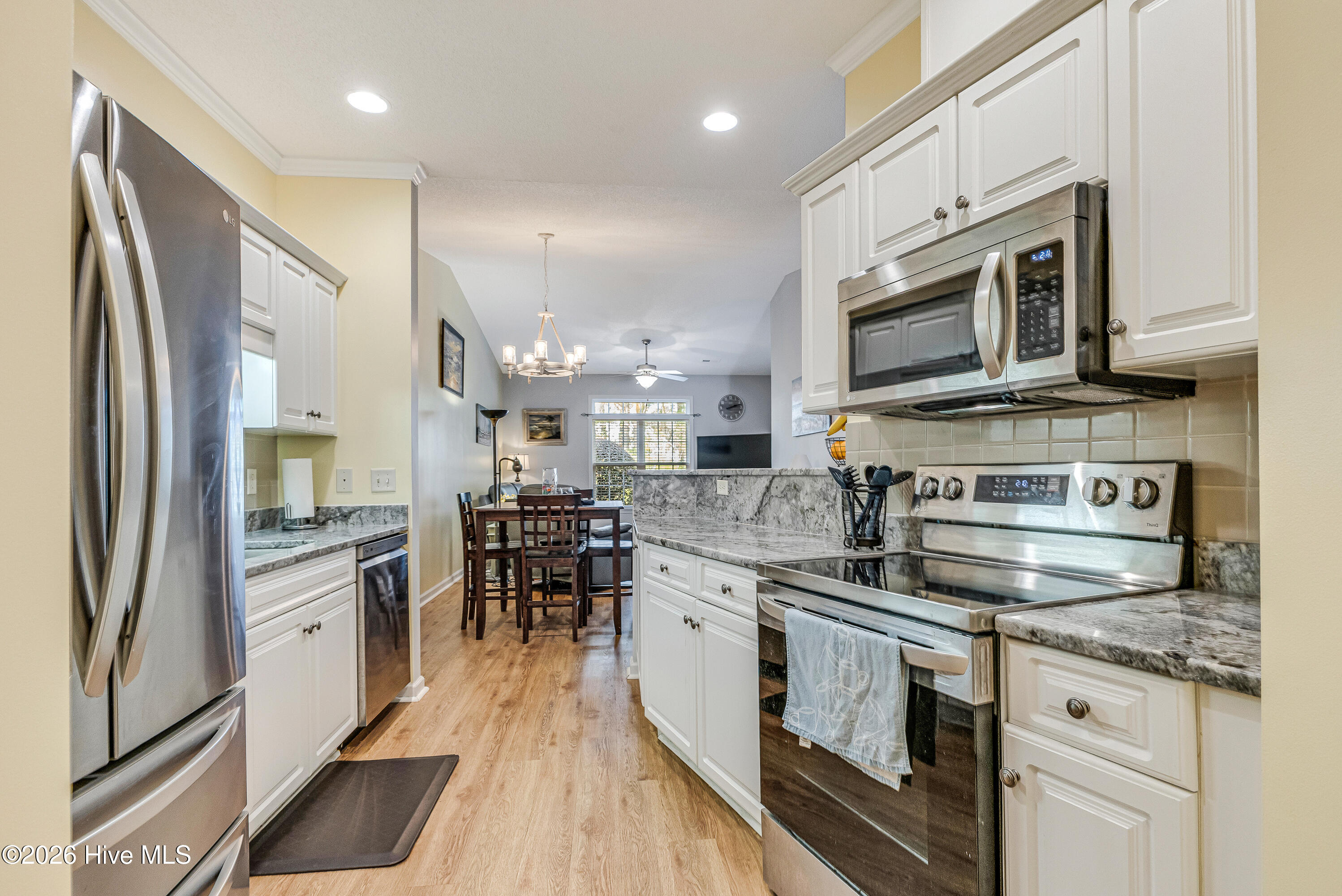 100548521 | Photo 13