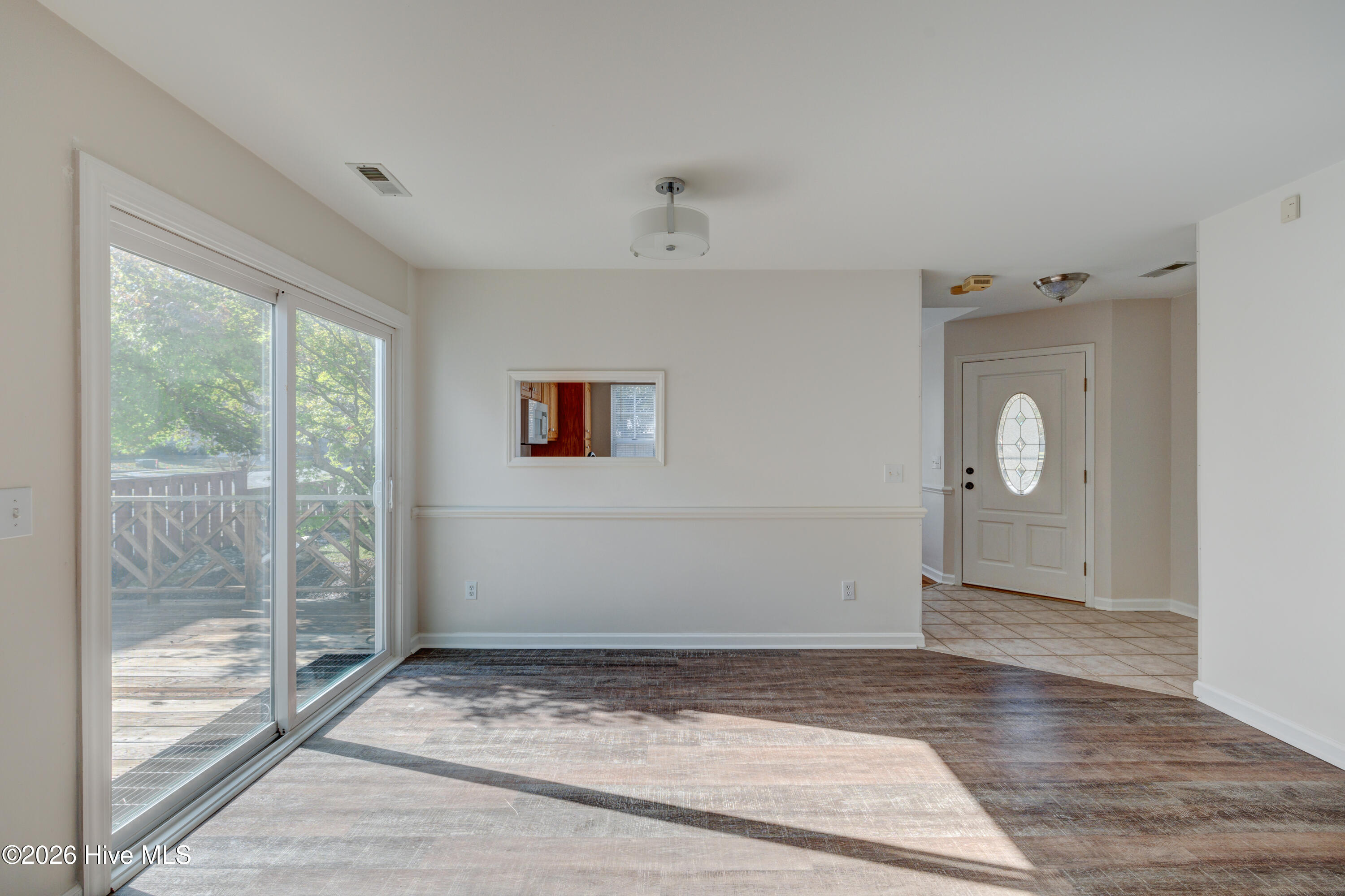 100562738 | Photo 22