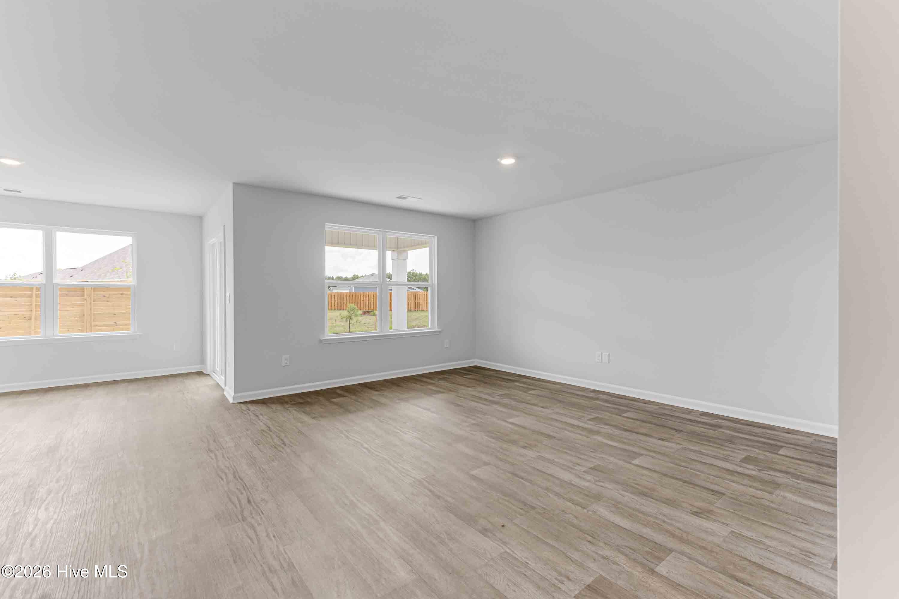 100569617 | Photo 15