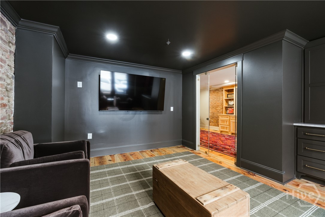 244 E Washington 150