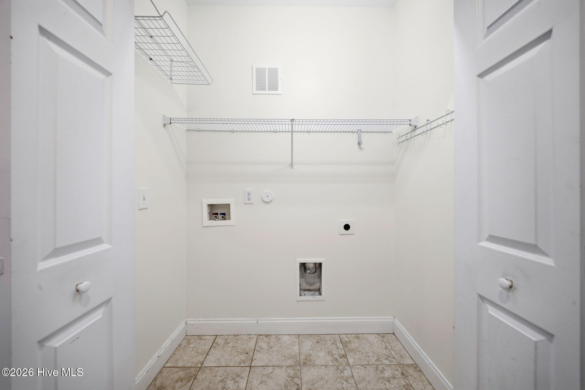 100567711 | Photo 32