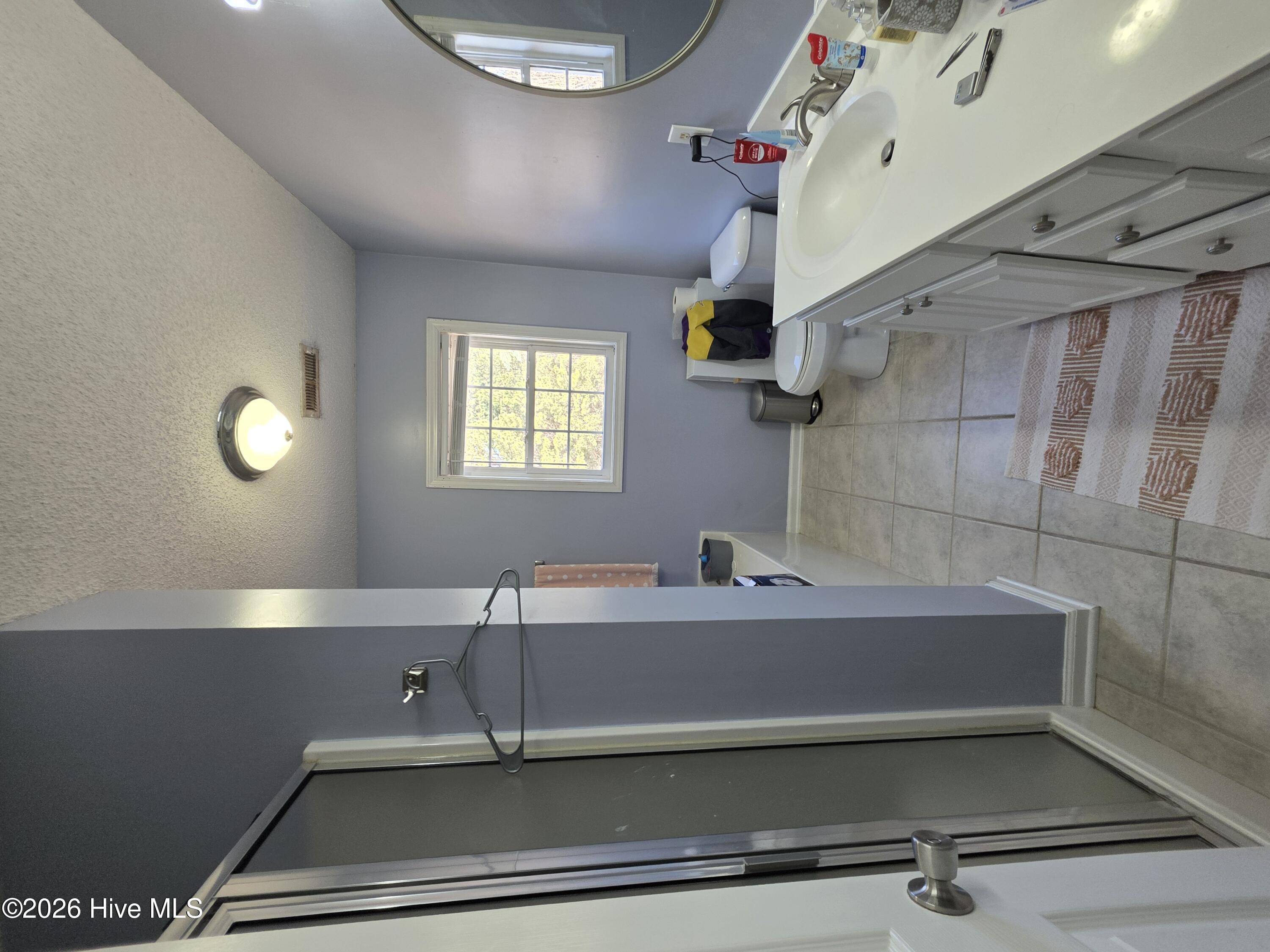 100553937 | Photo 11