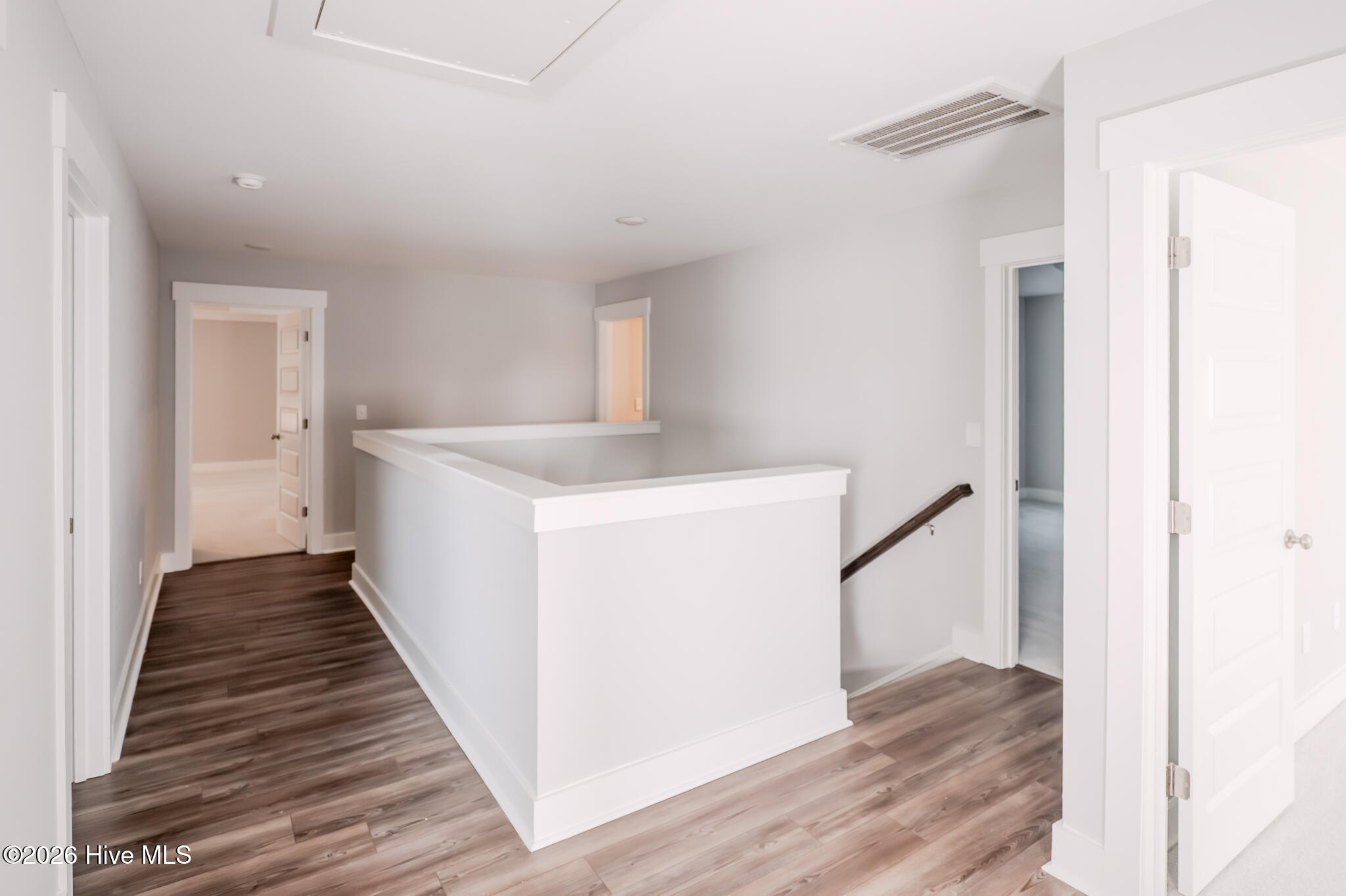 100567790 | Photo 65