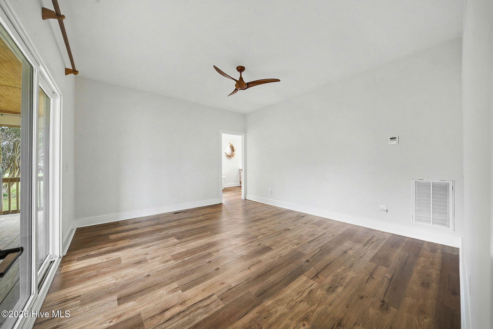 100563489 | Photo 65