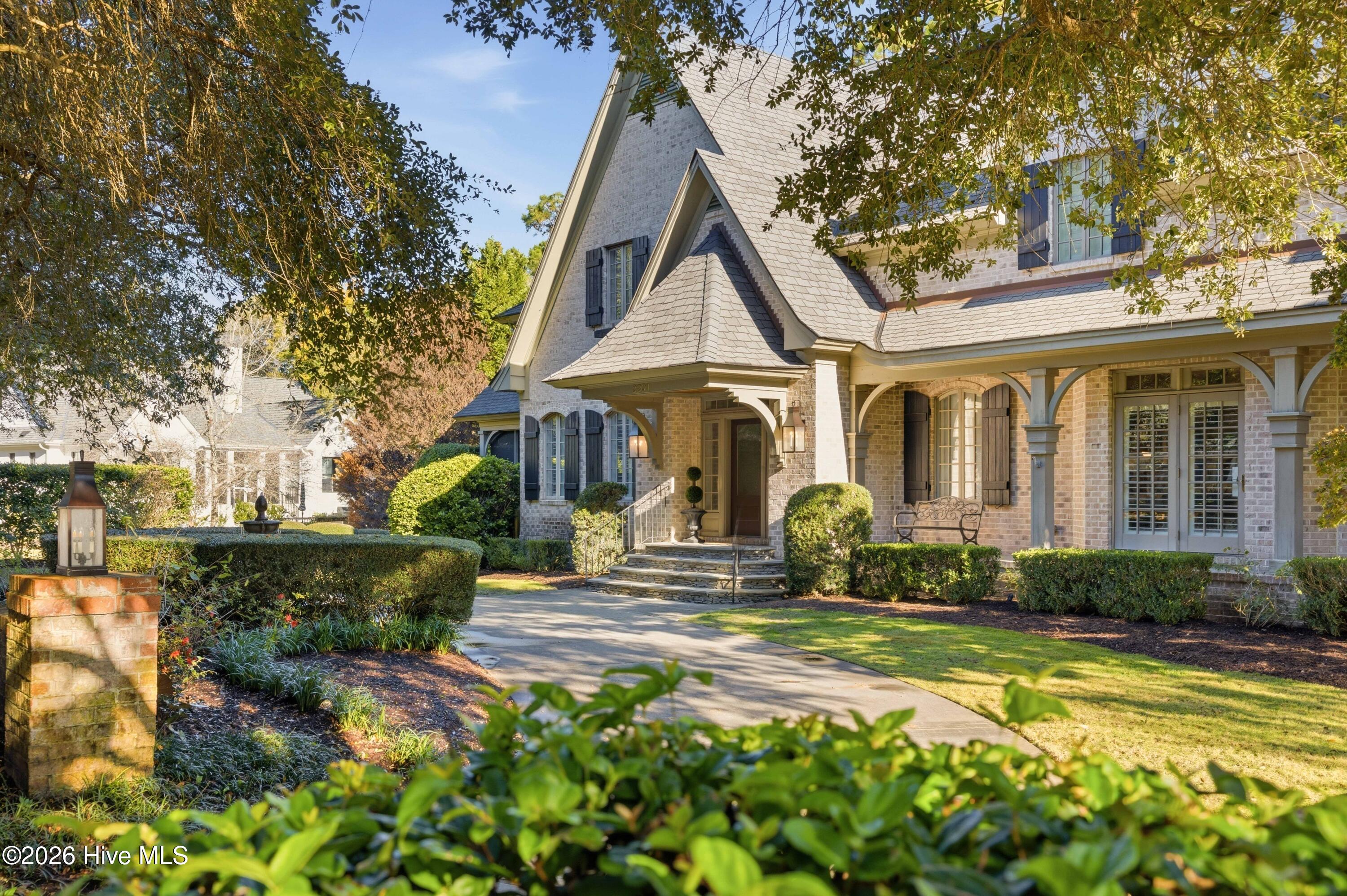 100555813 | Photo 85