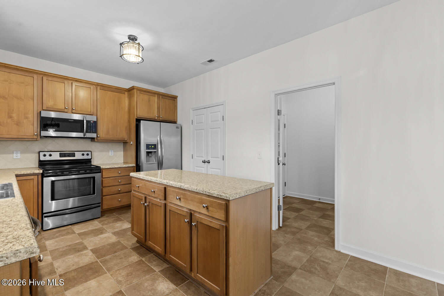 100553312 | Photo 16