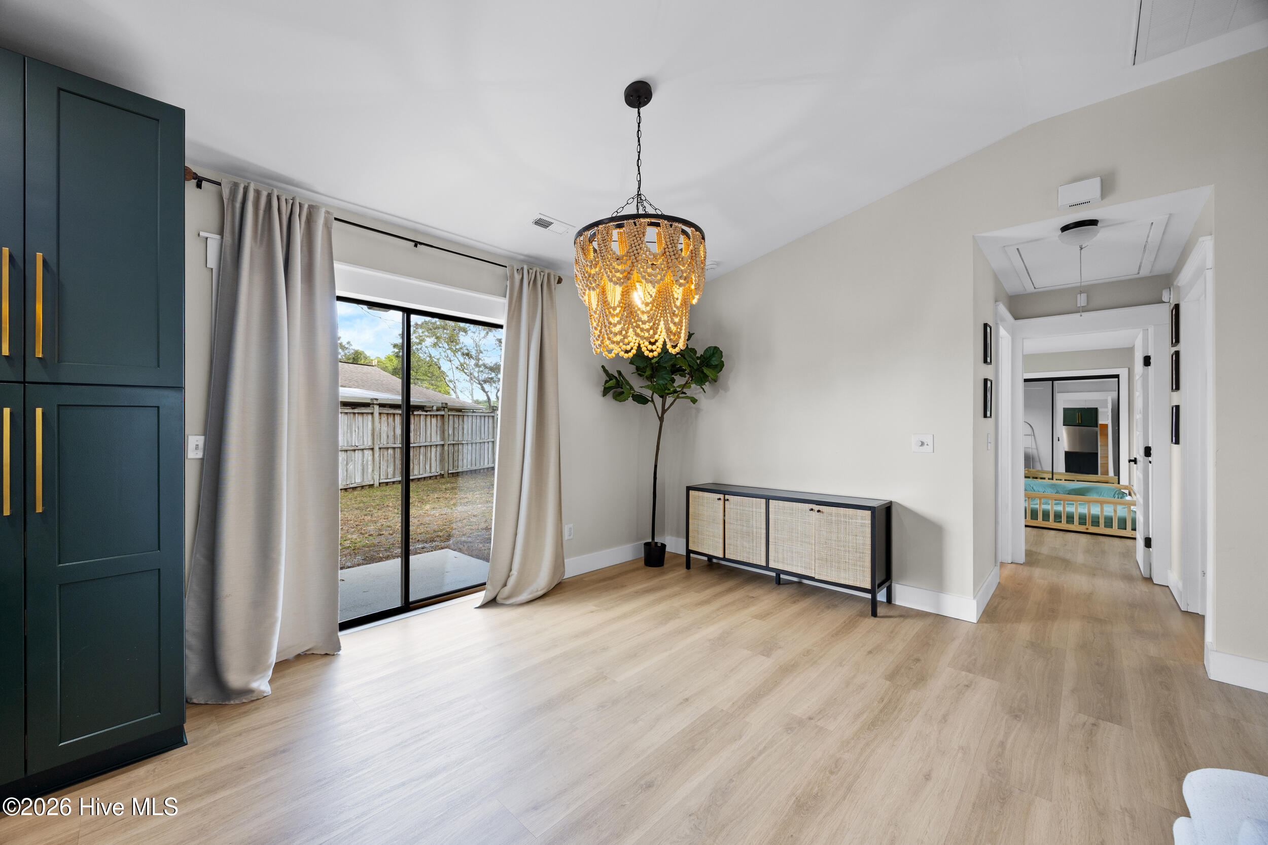 100558579 | Photo 18