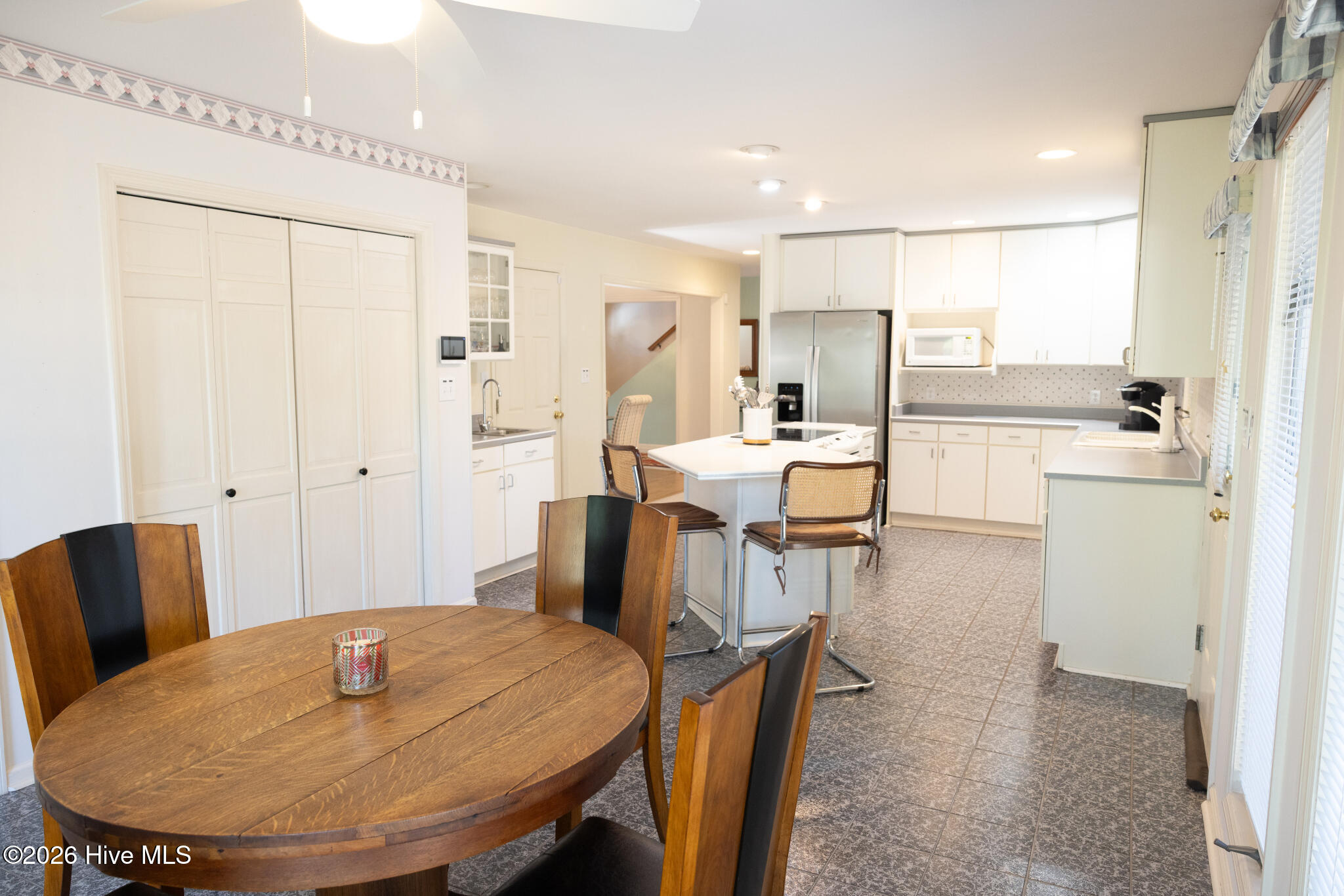 100547125 | Photo 17