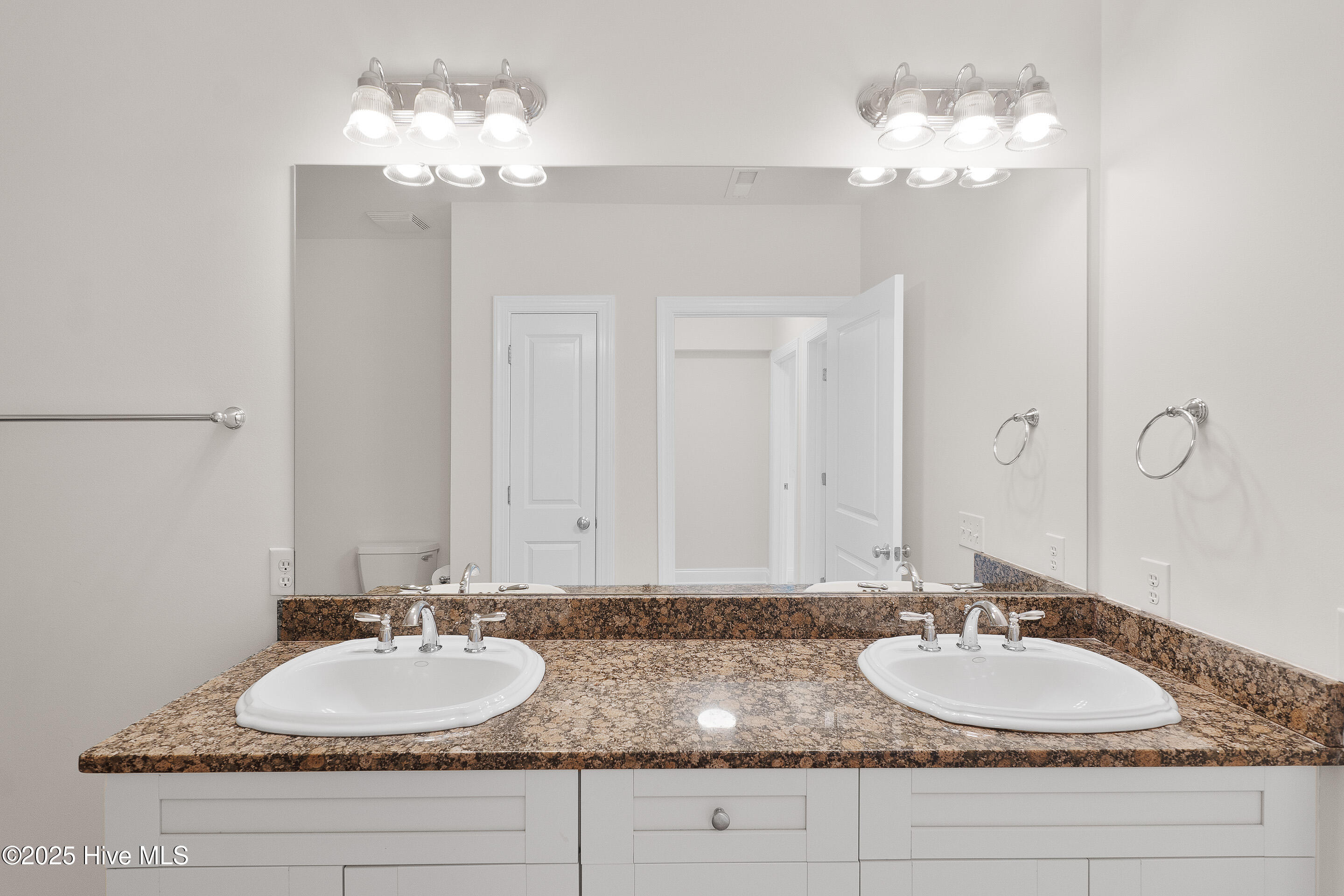 100506619 | Photo 23