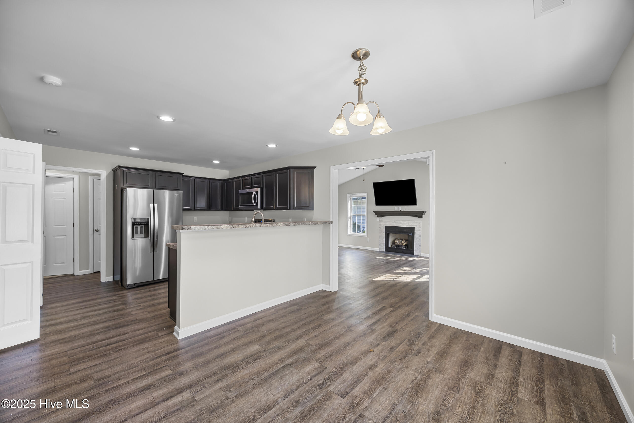 100533405 | Photo 17