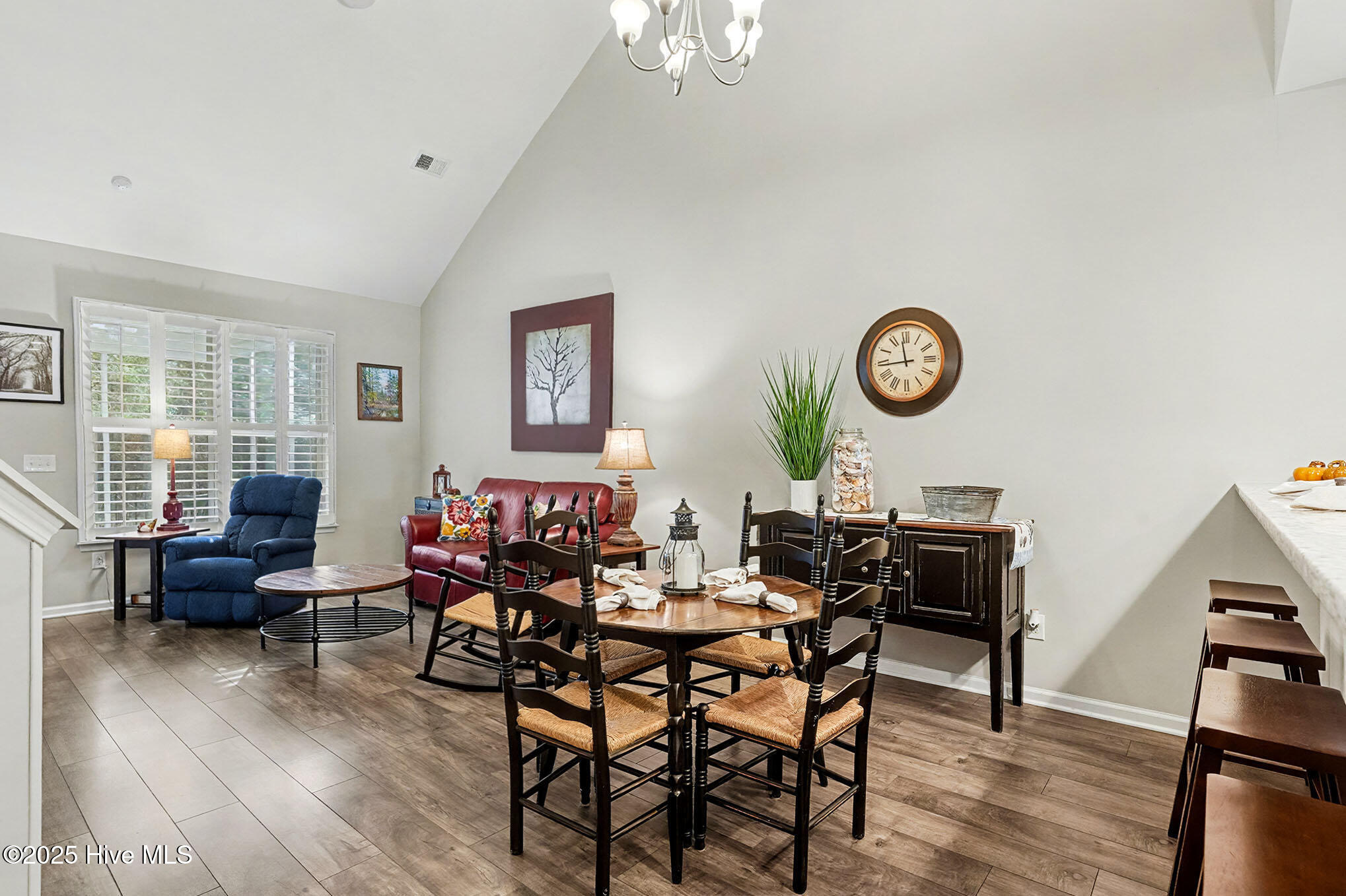 100545929 | Photo 15