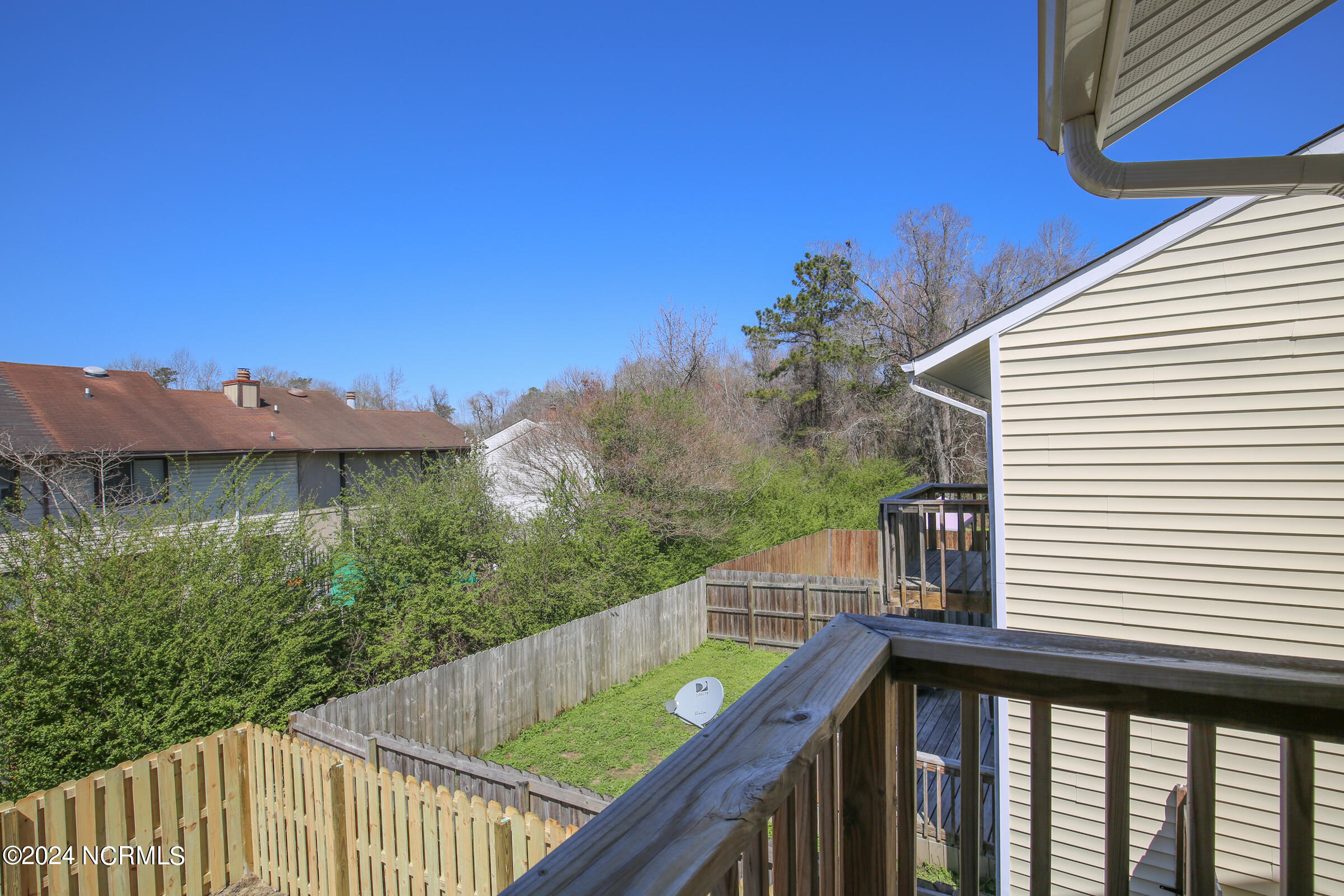 100557159 | Photo 26