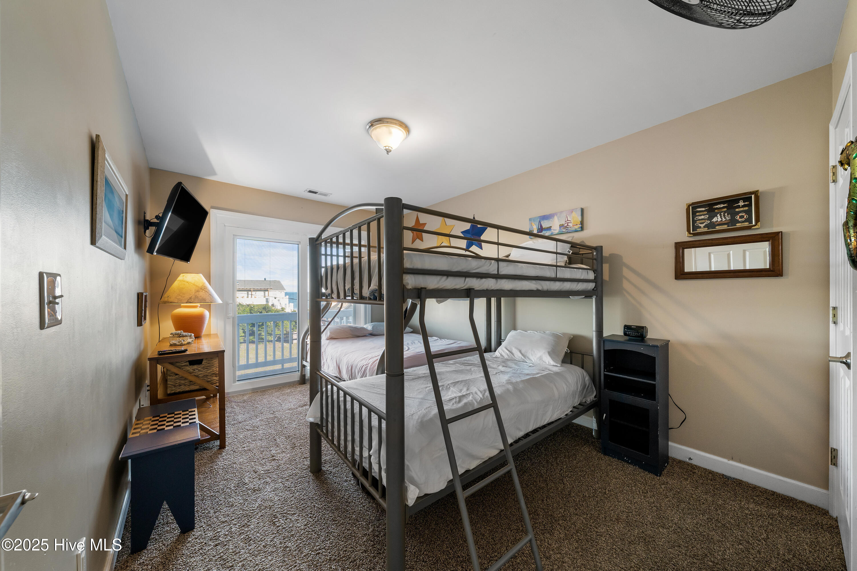 100532261 | Photo 57