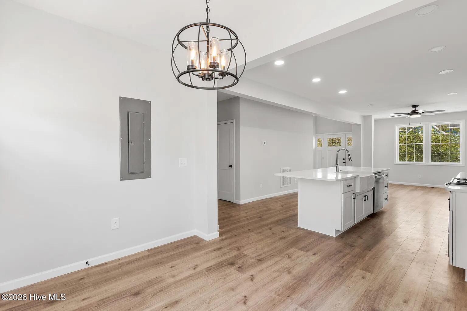 100569106 | Photo 21