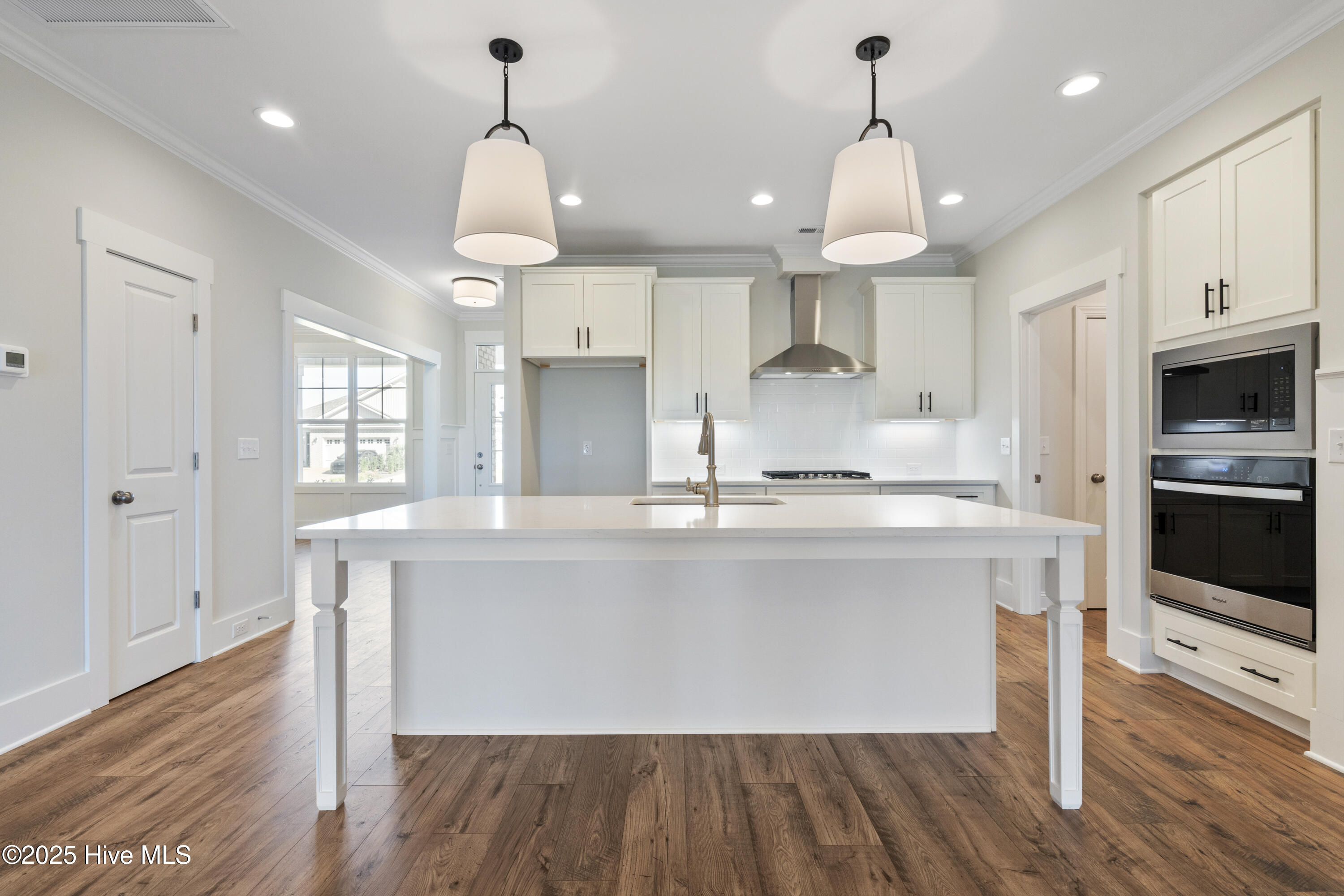 100522089 | Photo 14