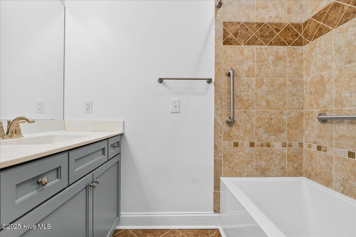 100530604 | Photo 75