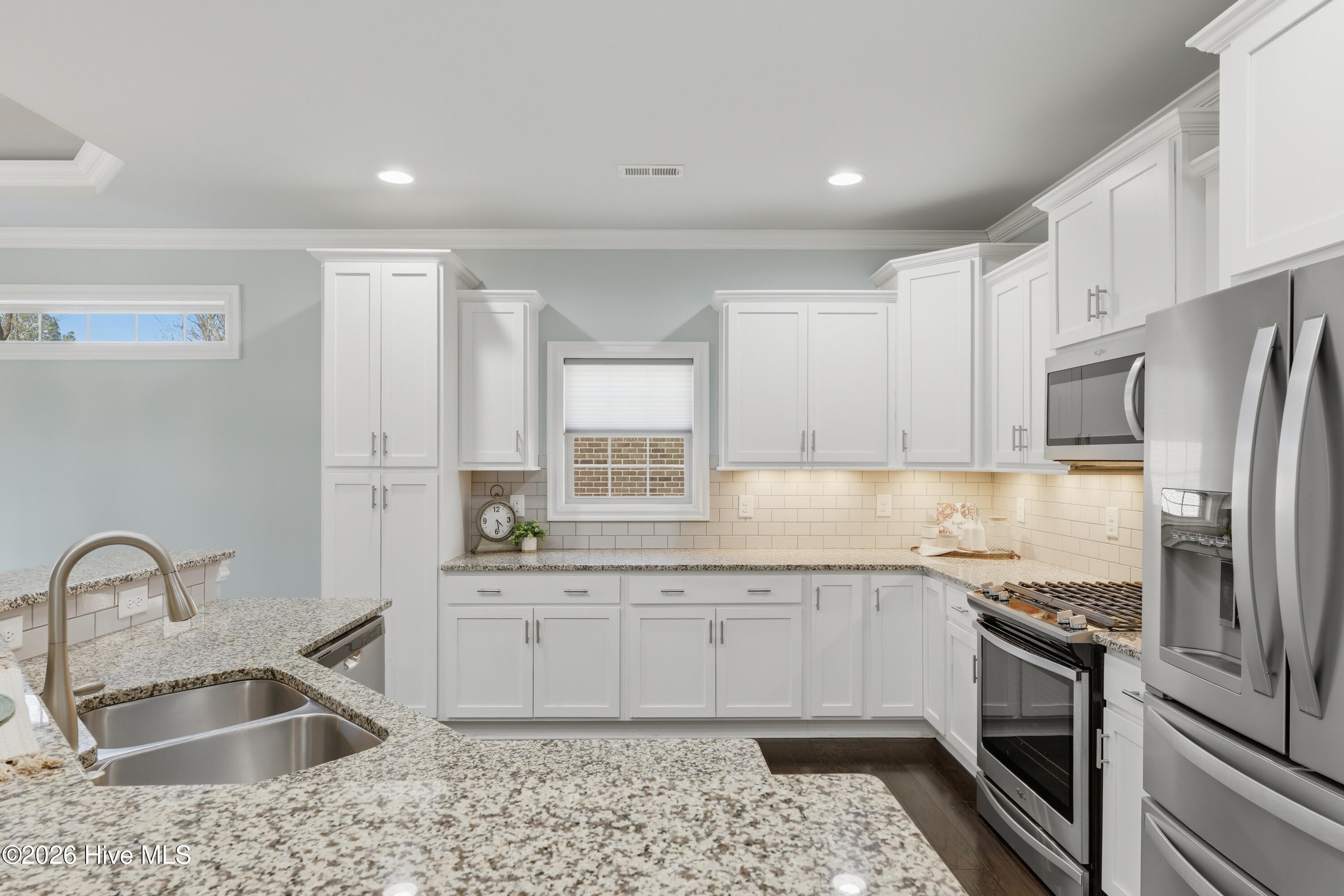 100558541 | Photo 23