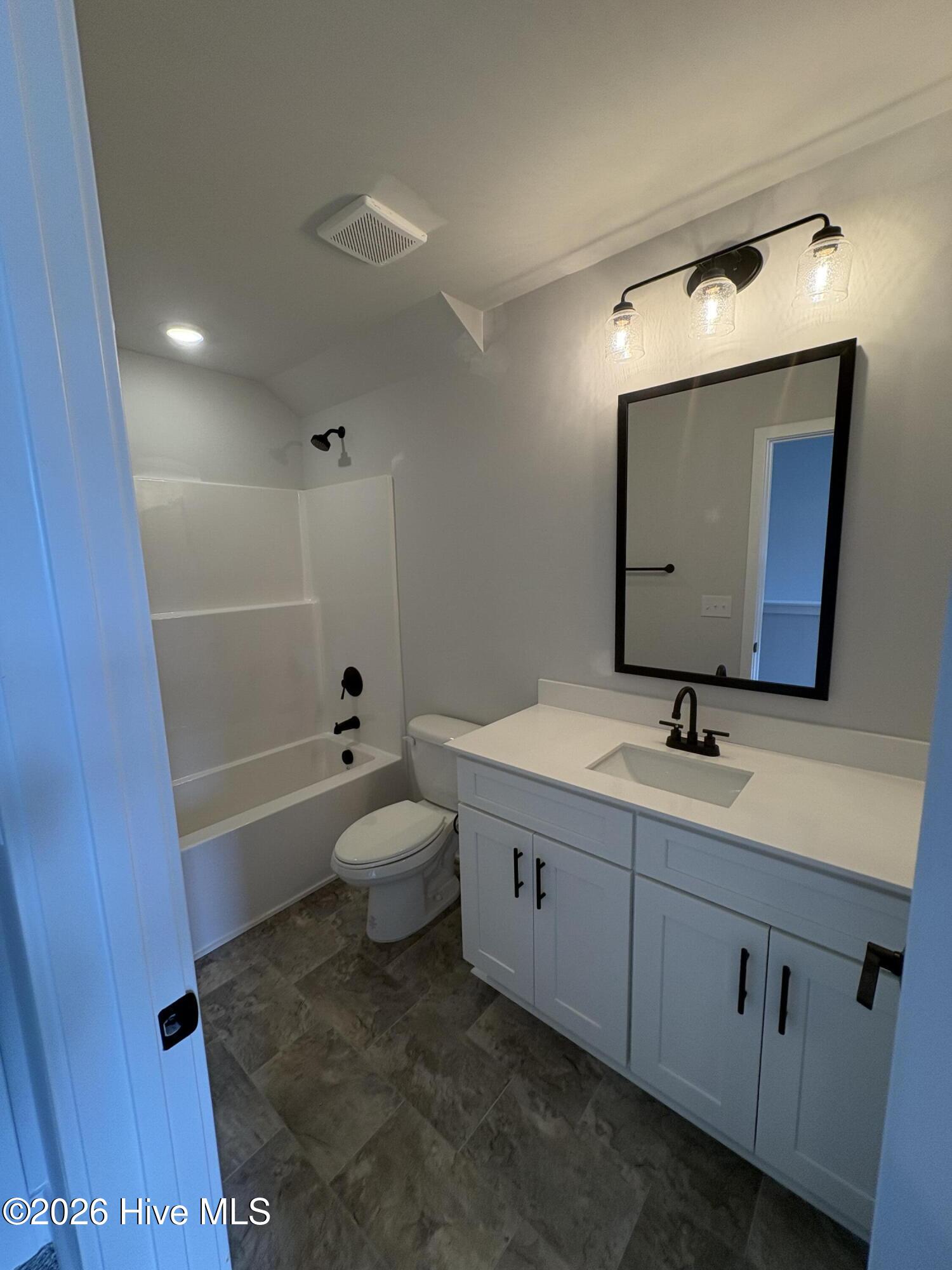 100548866 | Photo 16