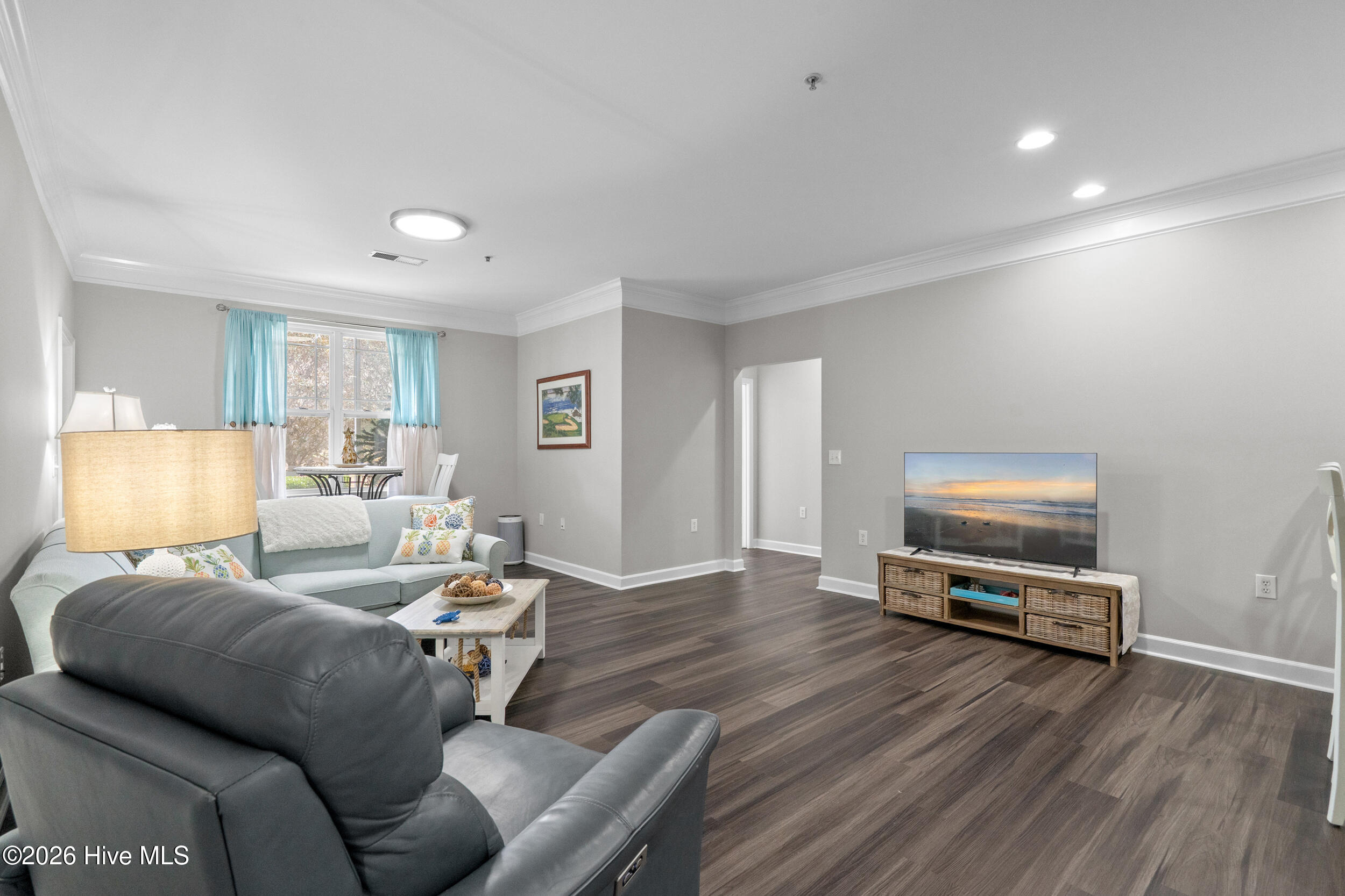 100556041 | Photo 11