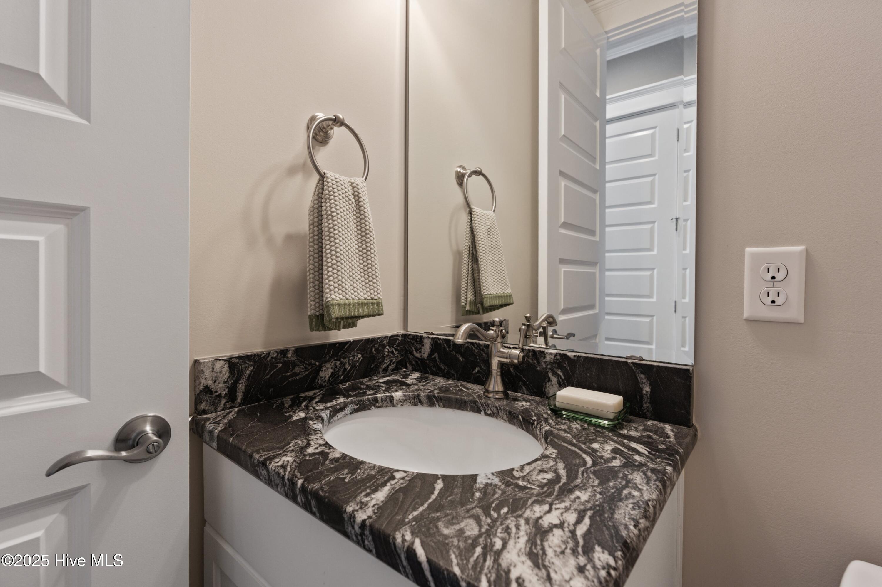 100507237 | Photo 19