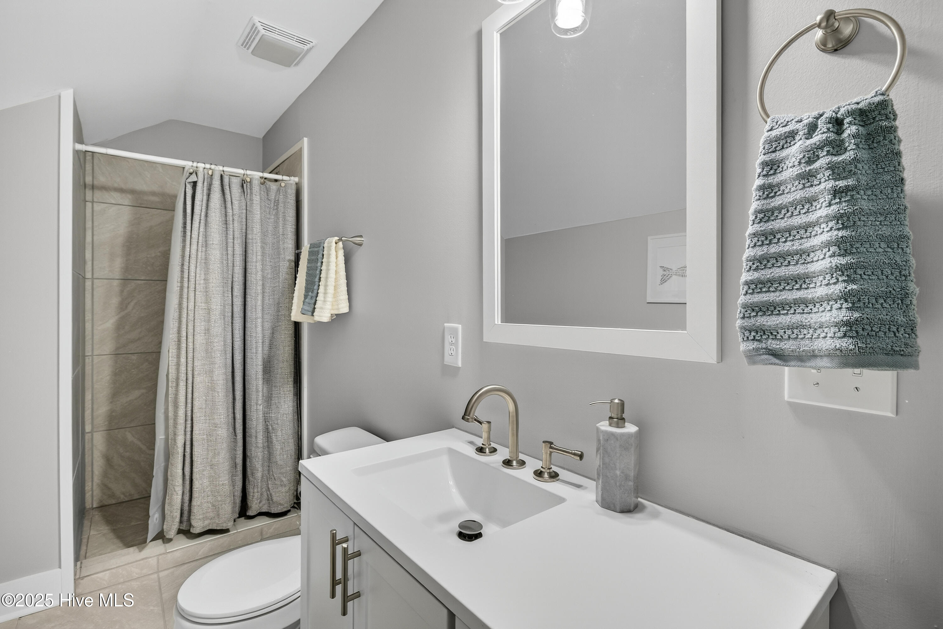 100540063 | Photo 49