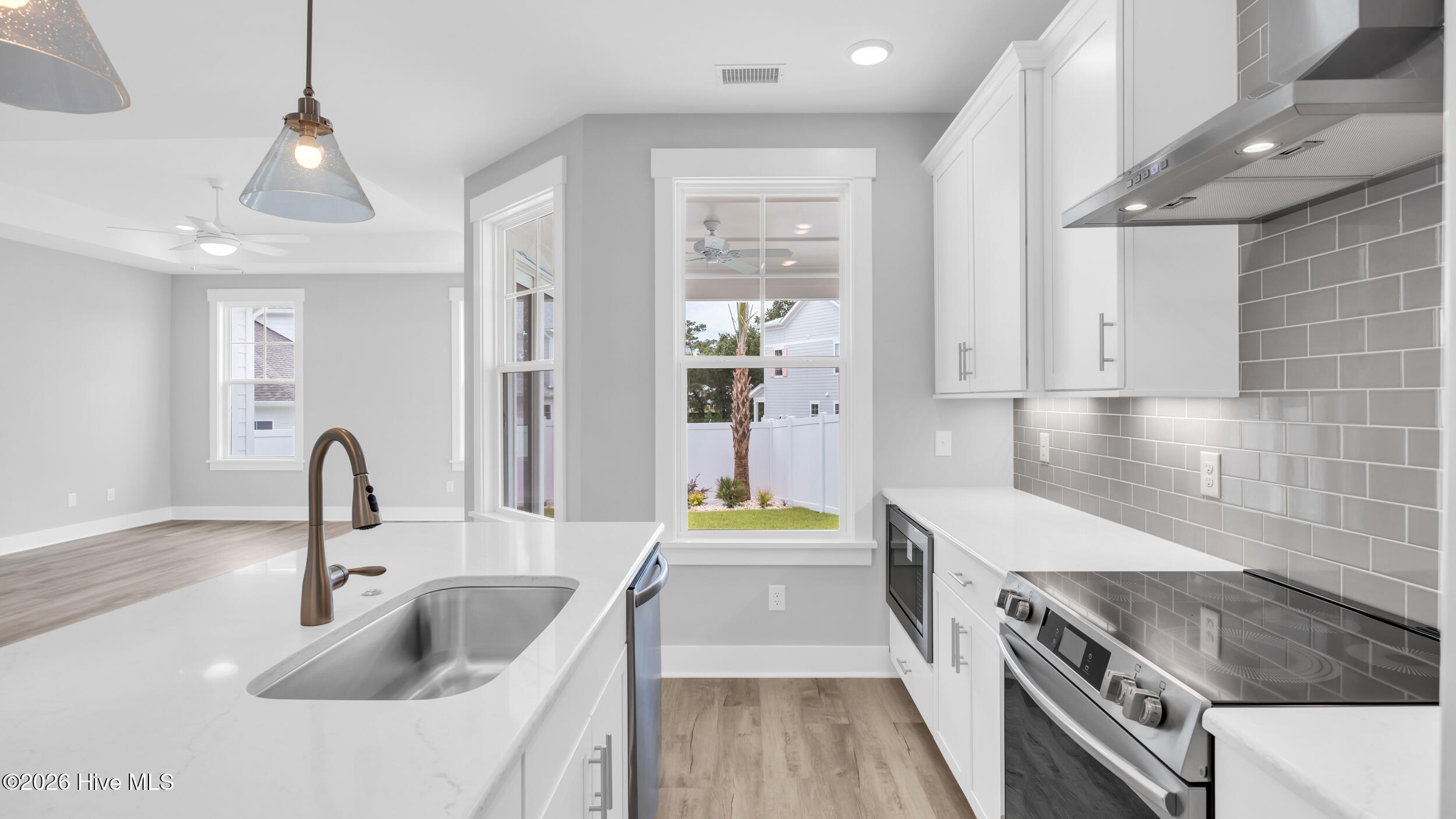 100549844 | Photo 22