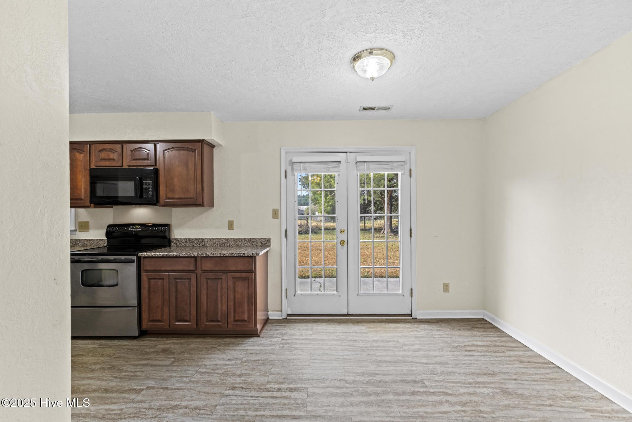 100546769 | Photo 14