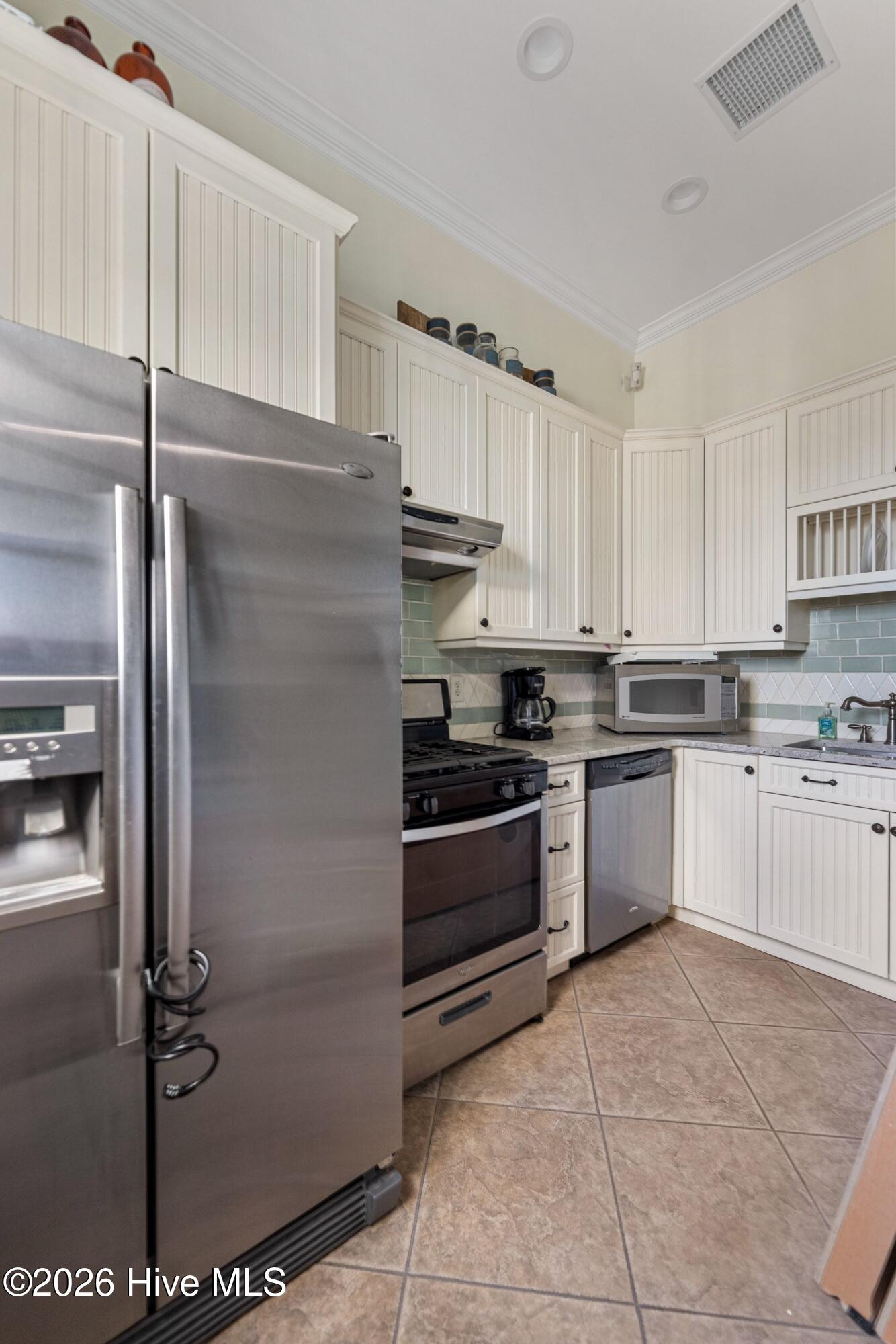 100558879 | Photo 69