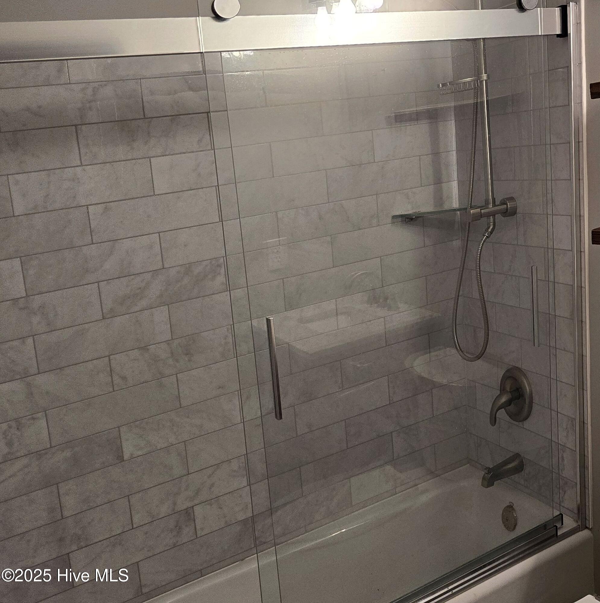 100542444 | Photo 12