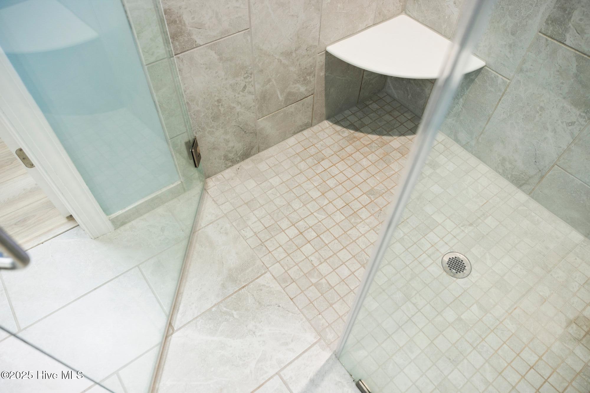 100558361 | Photo 30