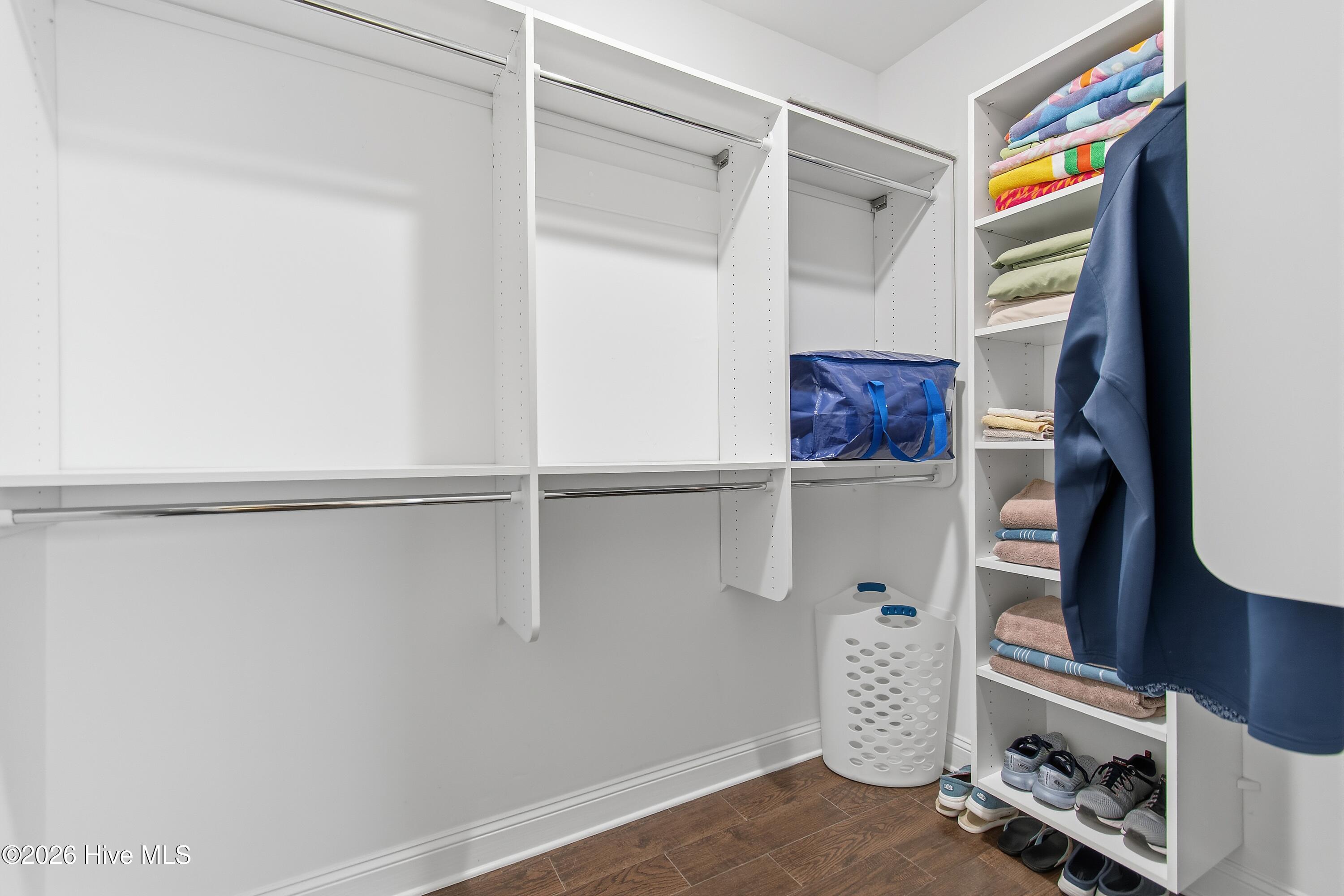 100563777 | Photo 25