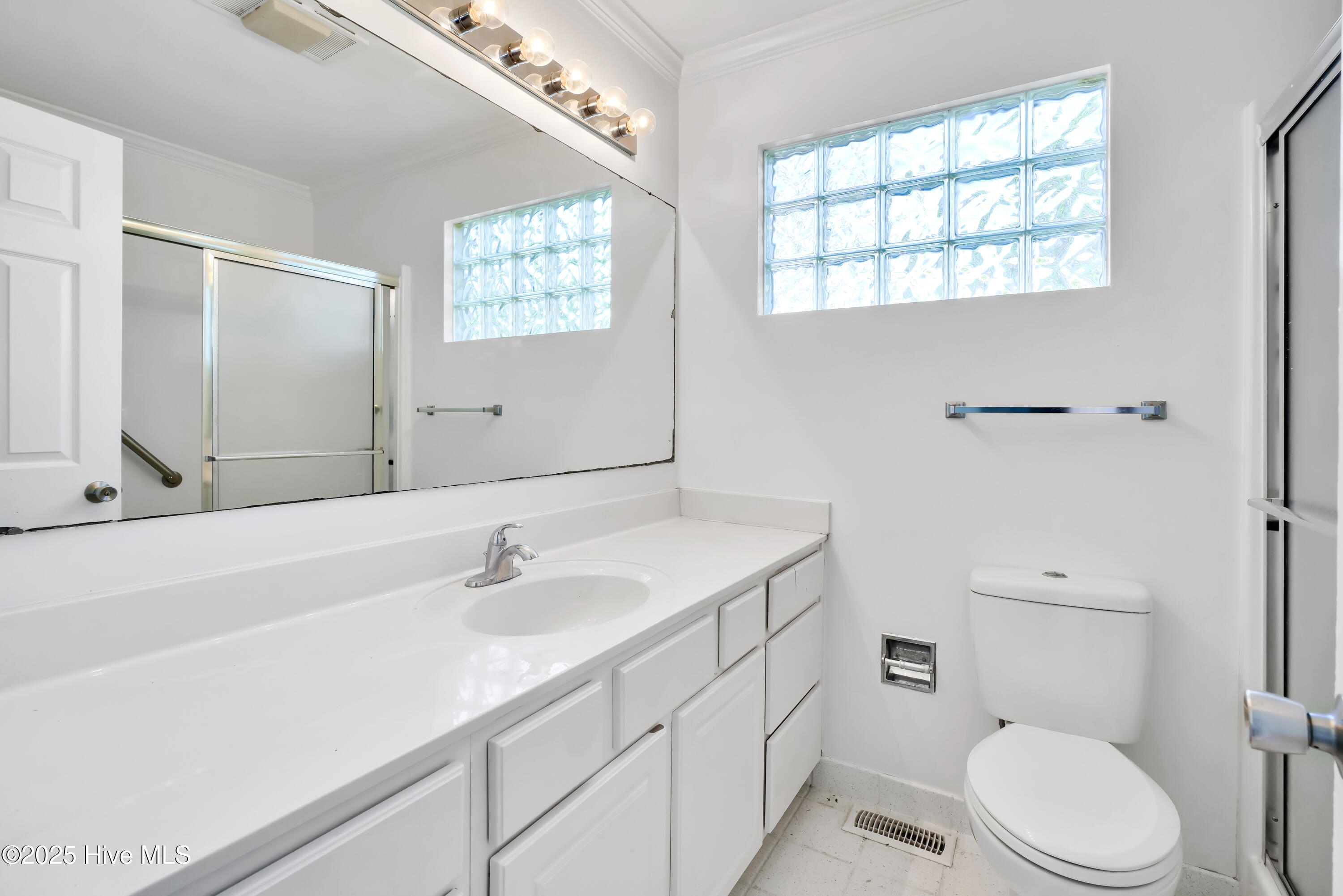 100539794 | Photo 18