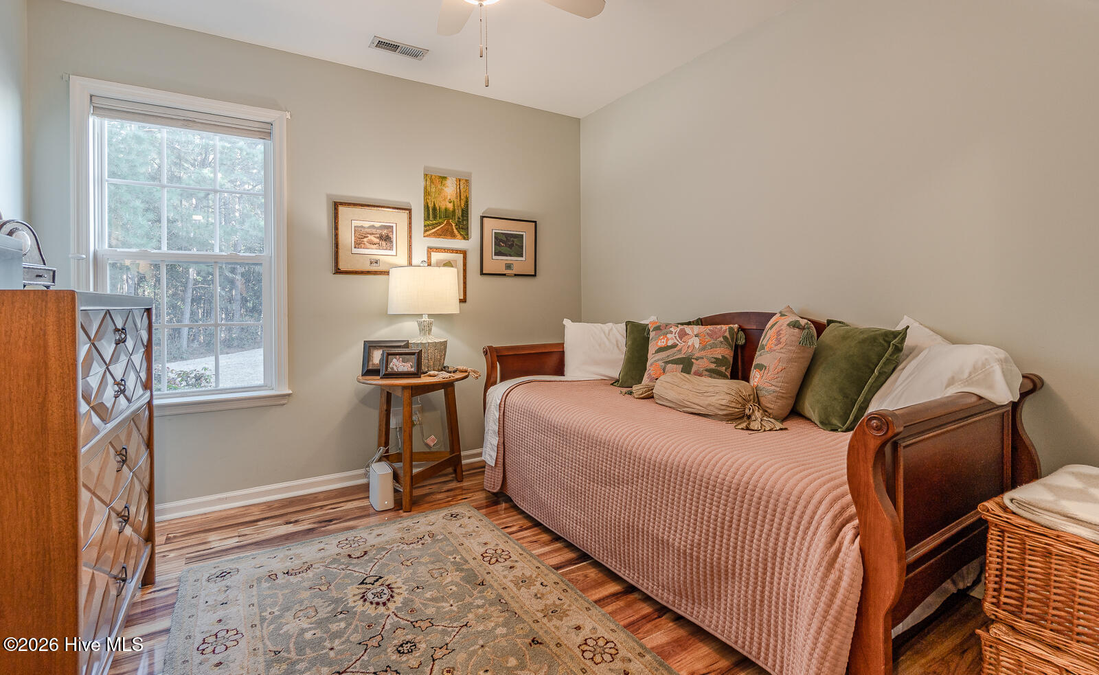 100558017 | Photo 23