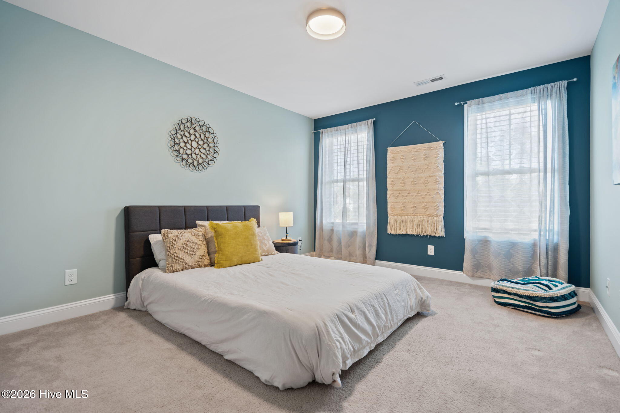 100562615 | Photo 32